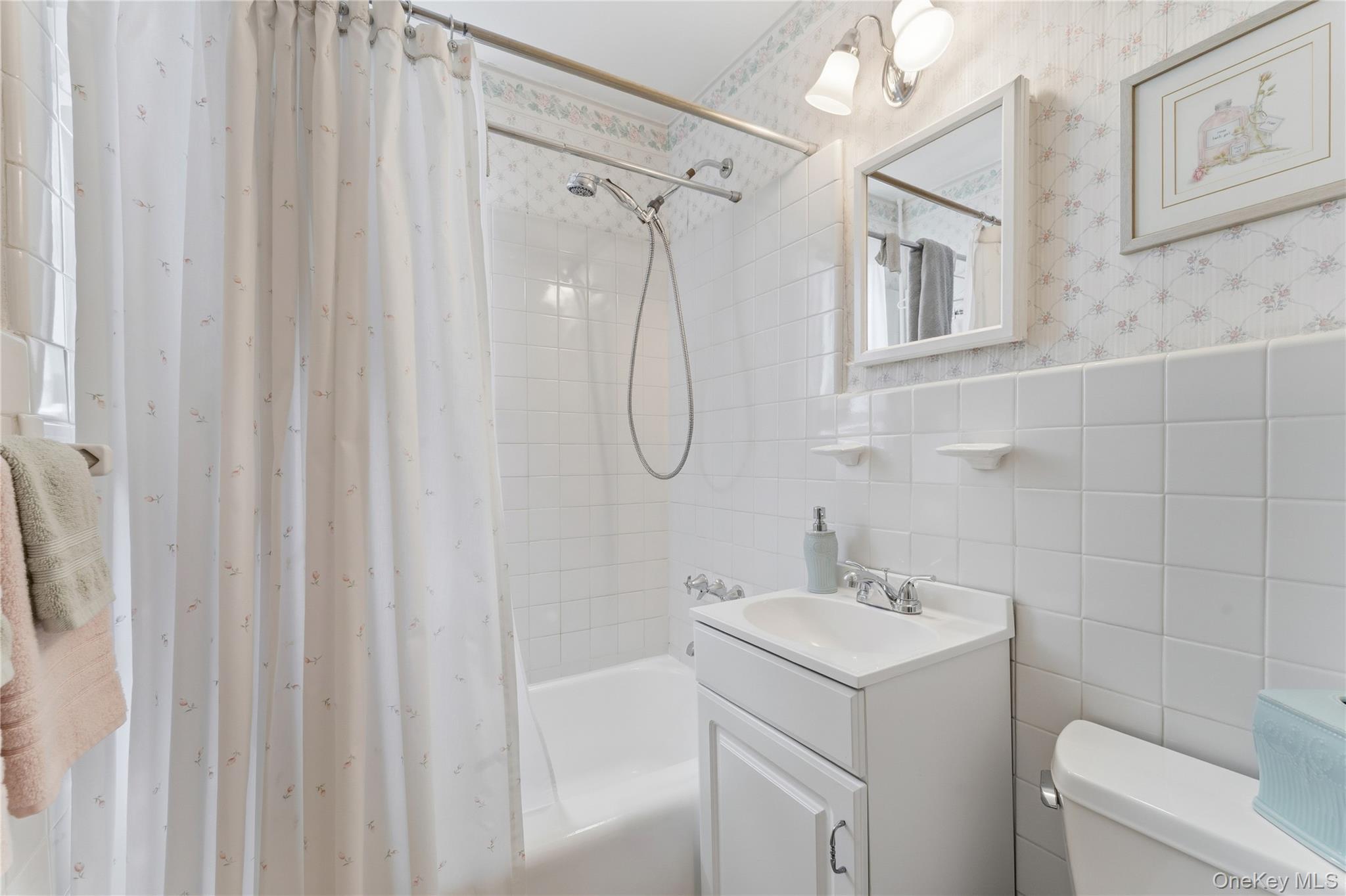 72-45 Little Neck Parkway # upper, Glen Oaks, NY 11004