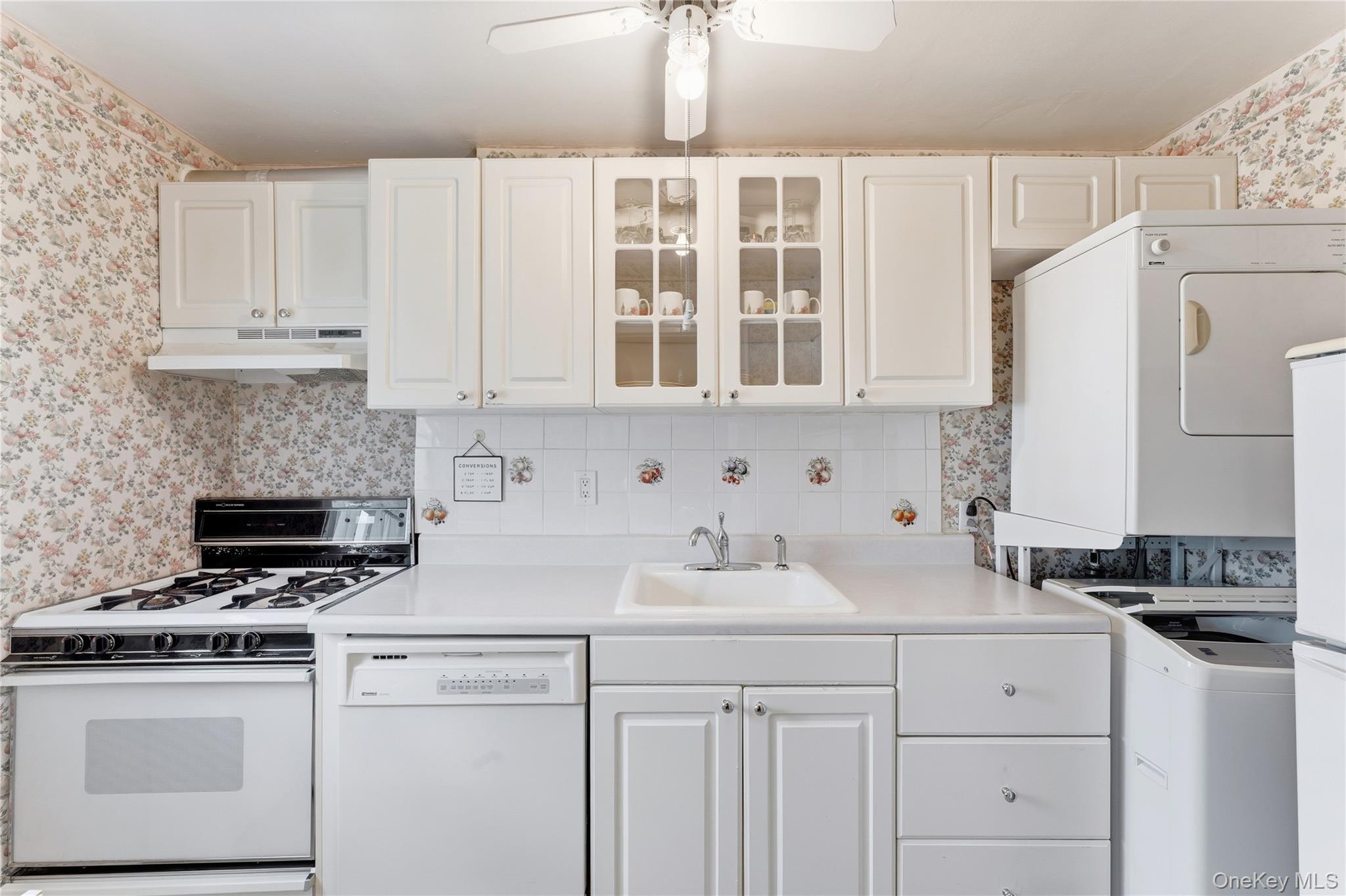 72-45 Little Neck Parkway # upper, Glen Oaks, NY 11004