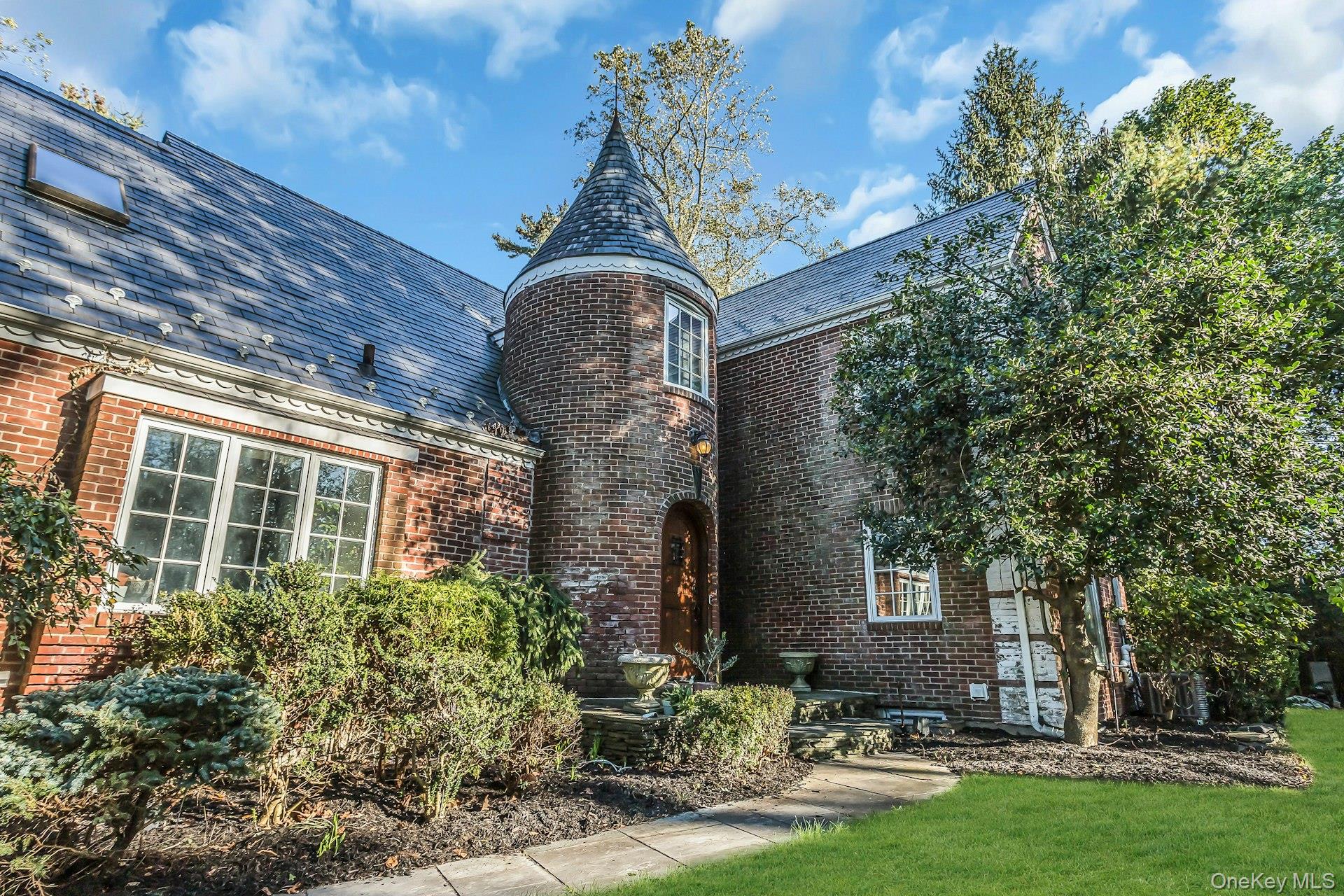 10 Soundview Crest, Manhasset, NY 11030