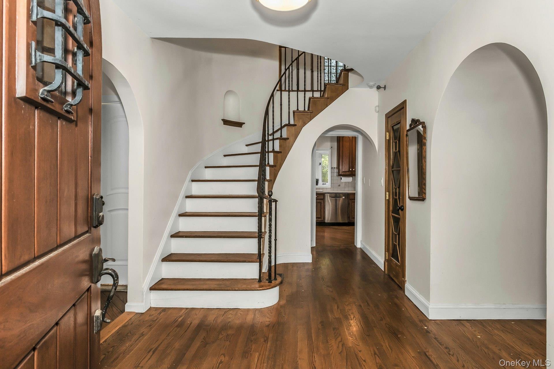 10 Soundview Crest, Manhasset, NY 11030