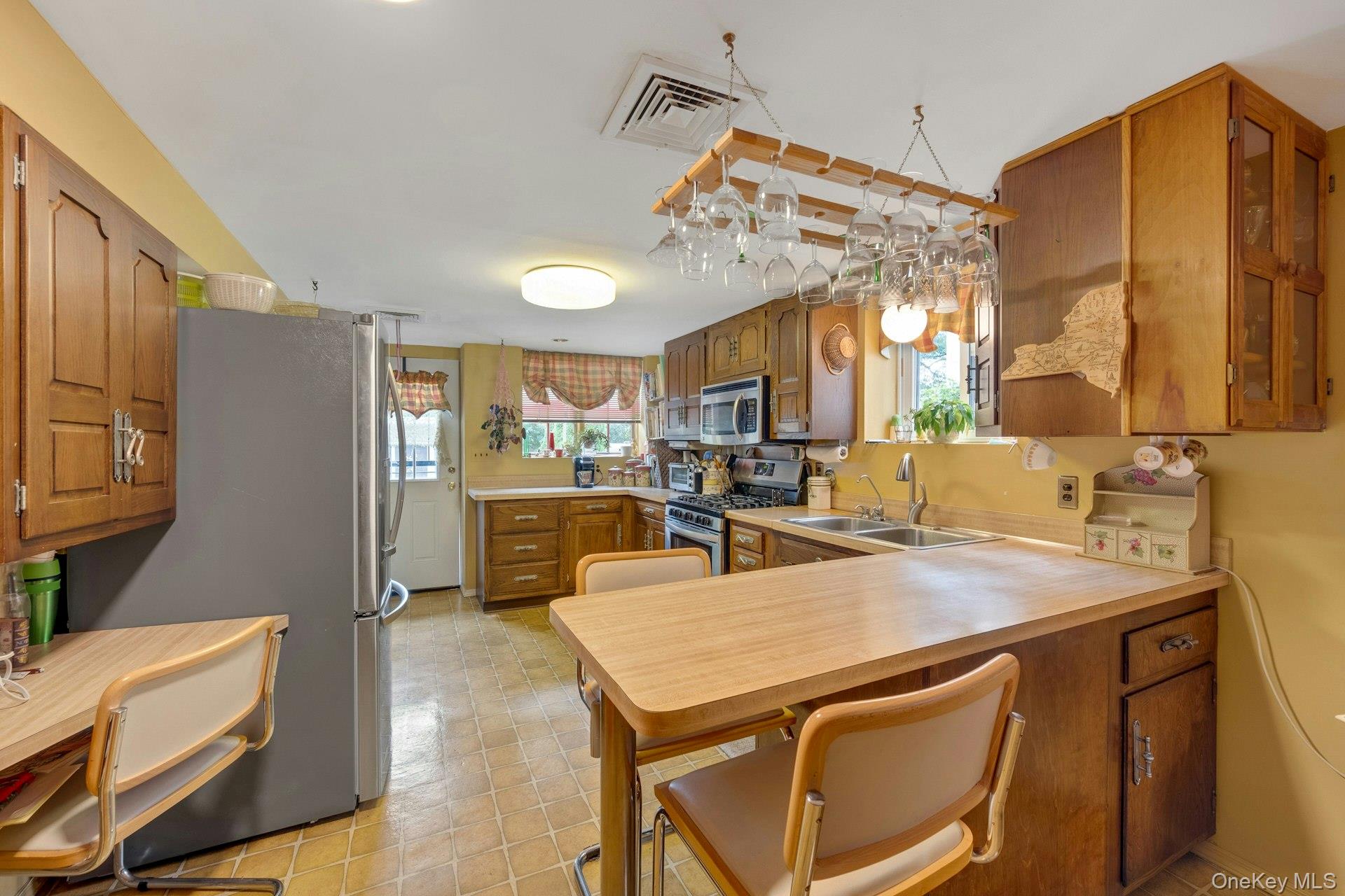 48 Elissa Lane, Yonkers, NY 10710