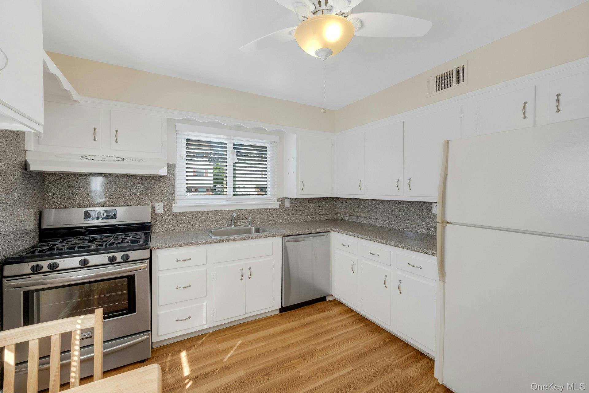 48 Elissa Lane, Yonkers, NY 10710