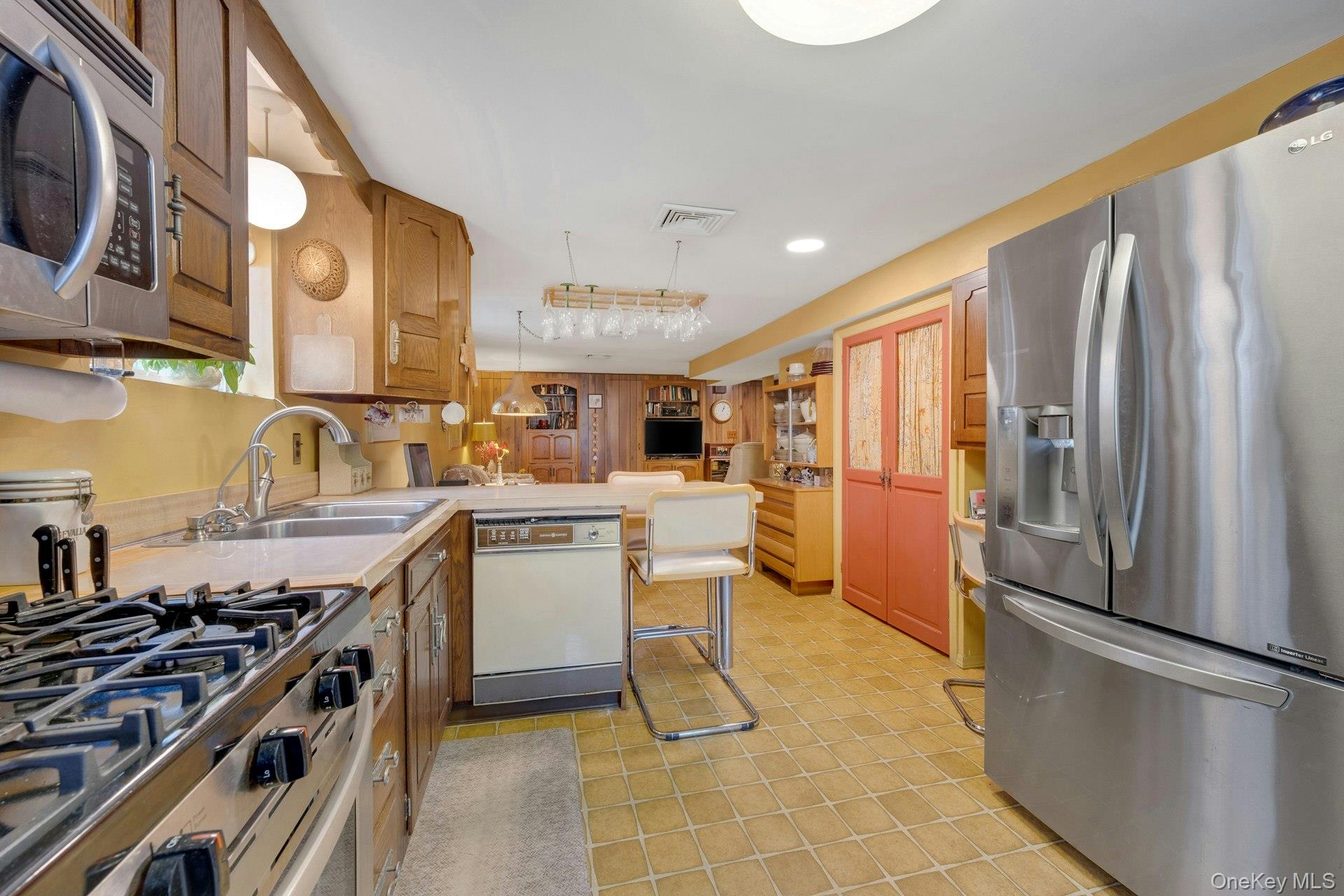 48 Elissa Lane, Yonkers, NY 10710