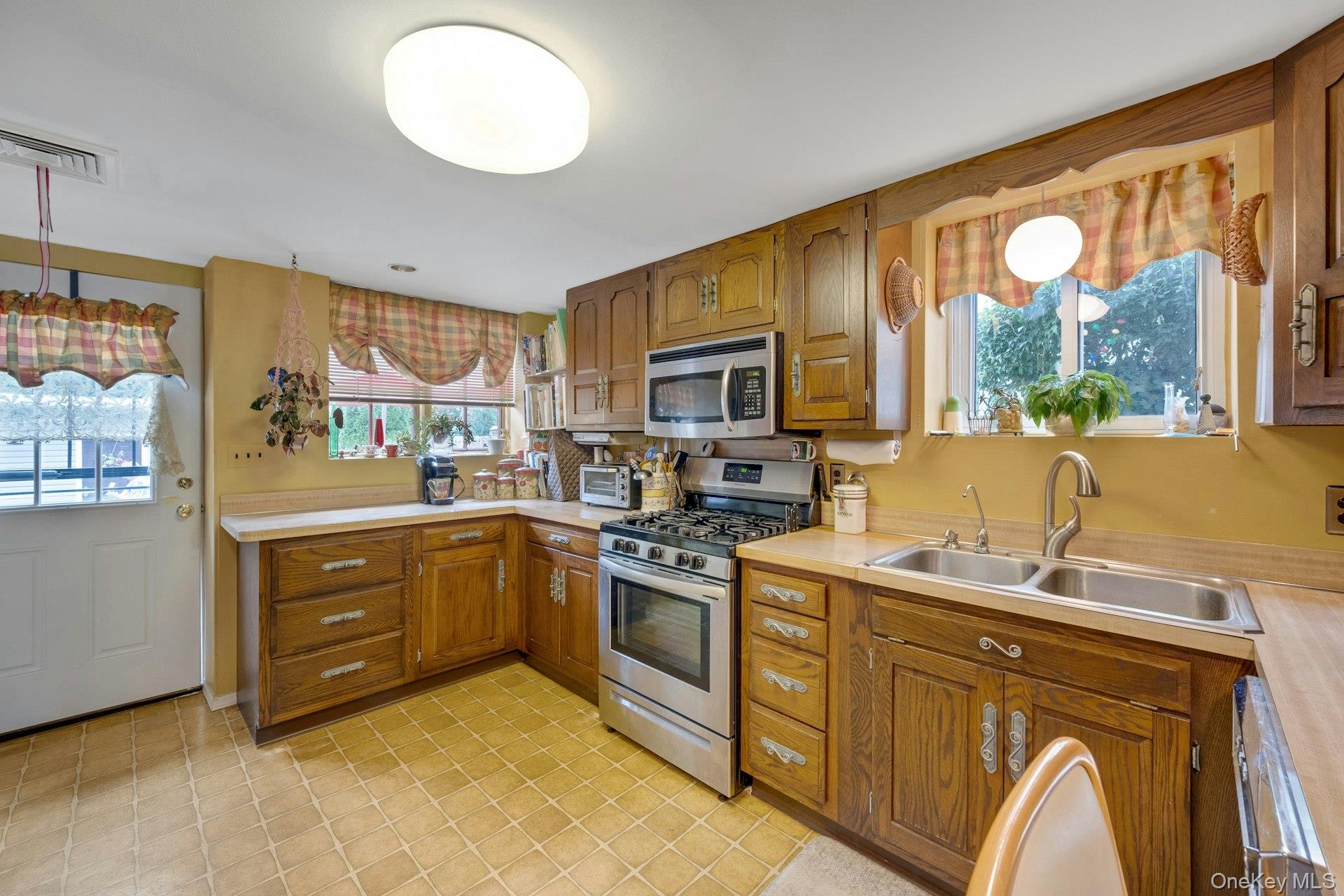 48 Elissa Lane, Yonkers, NY 10710