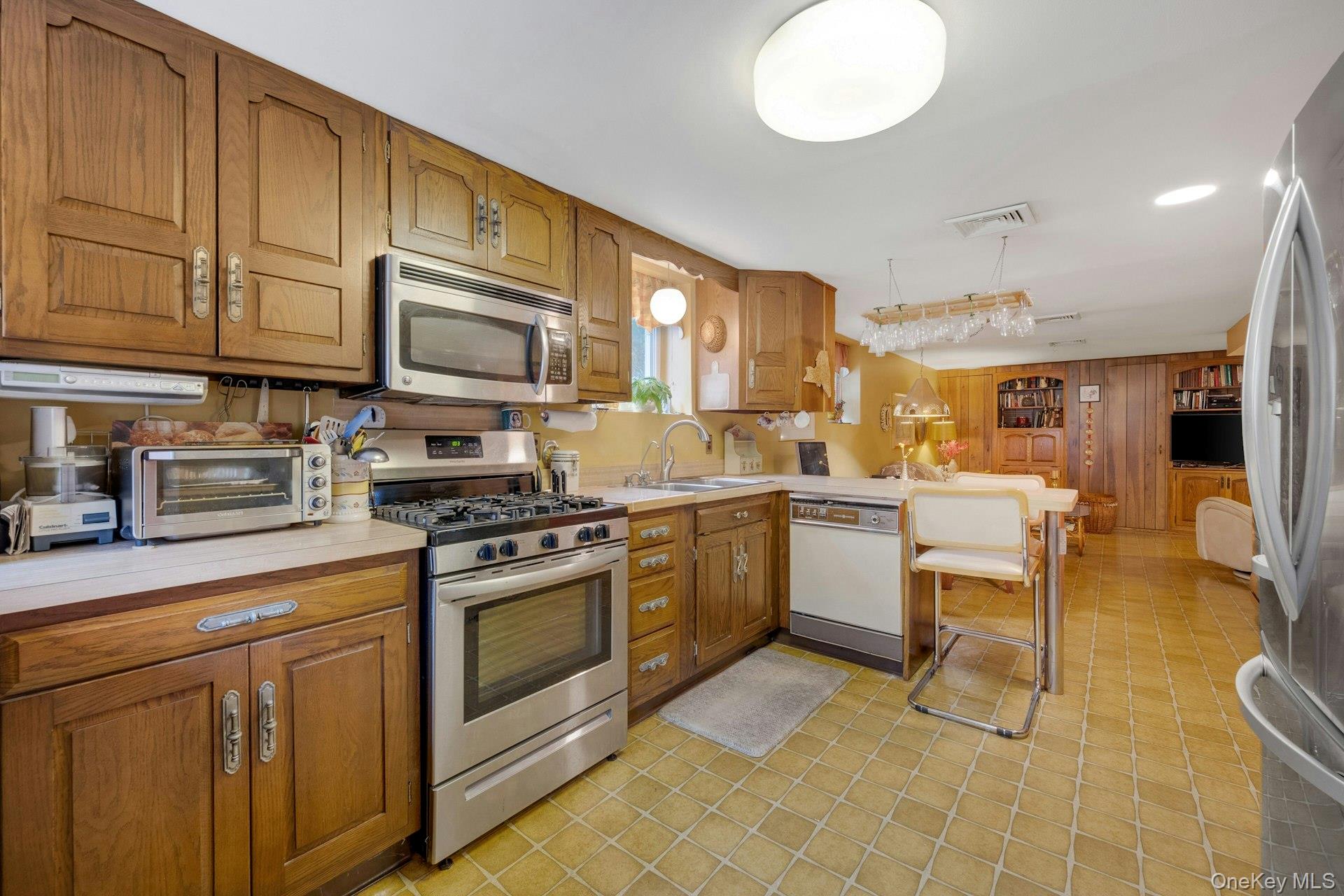 48 Elissa Lane, Yonkers, NY 10710