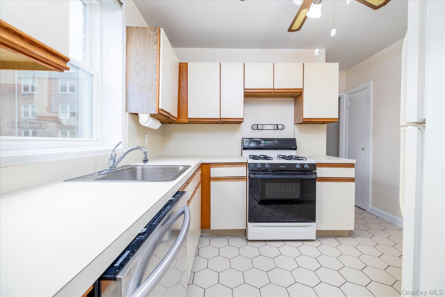 280 Atlantic Avenue # 140, East Rockaway, NY 11518