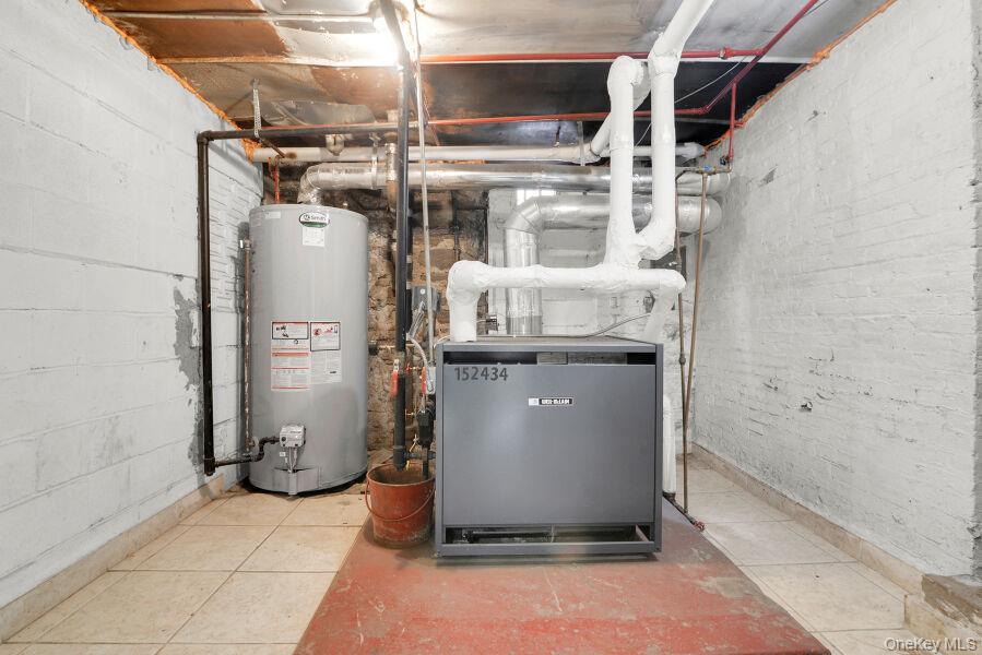 695 MEEKER Avenue, Brooklyn, NY 11222