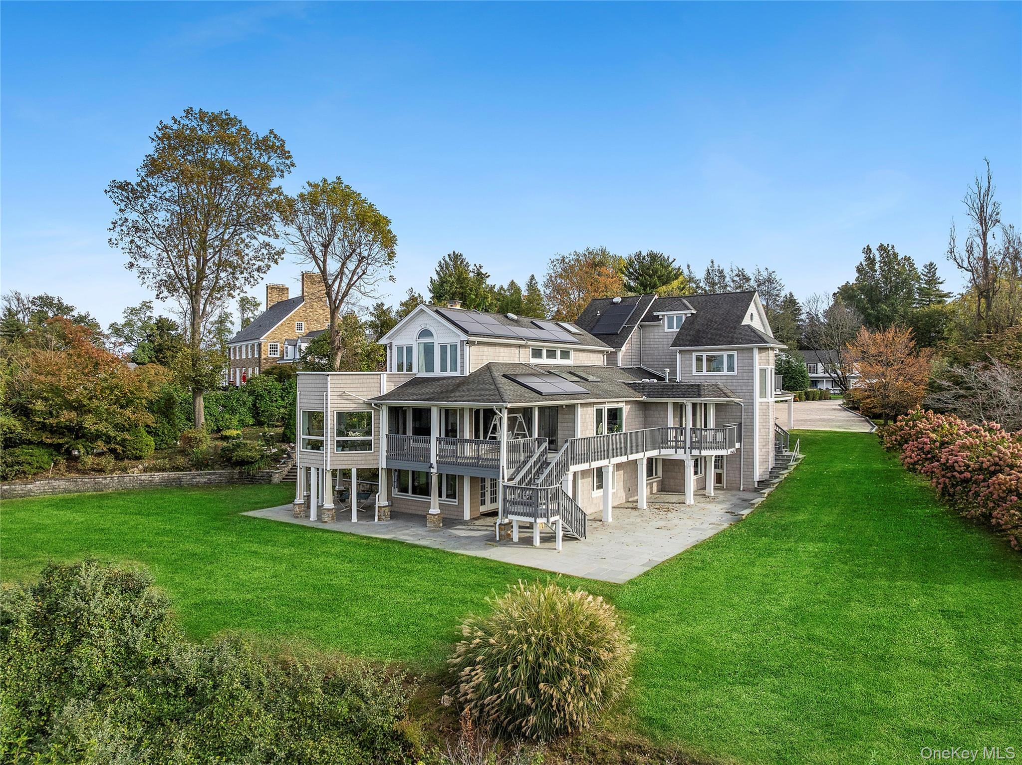 8 September Lane, Glen Cove, NY 11542