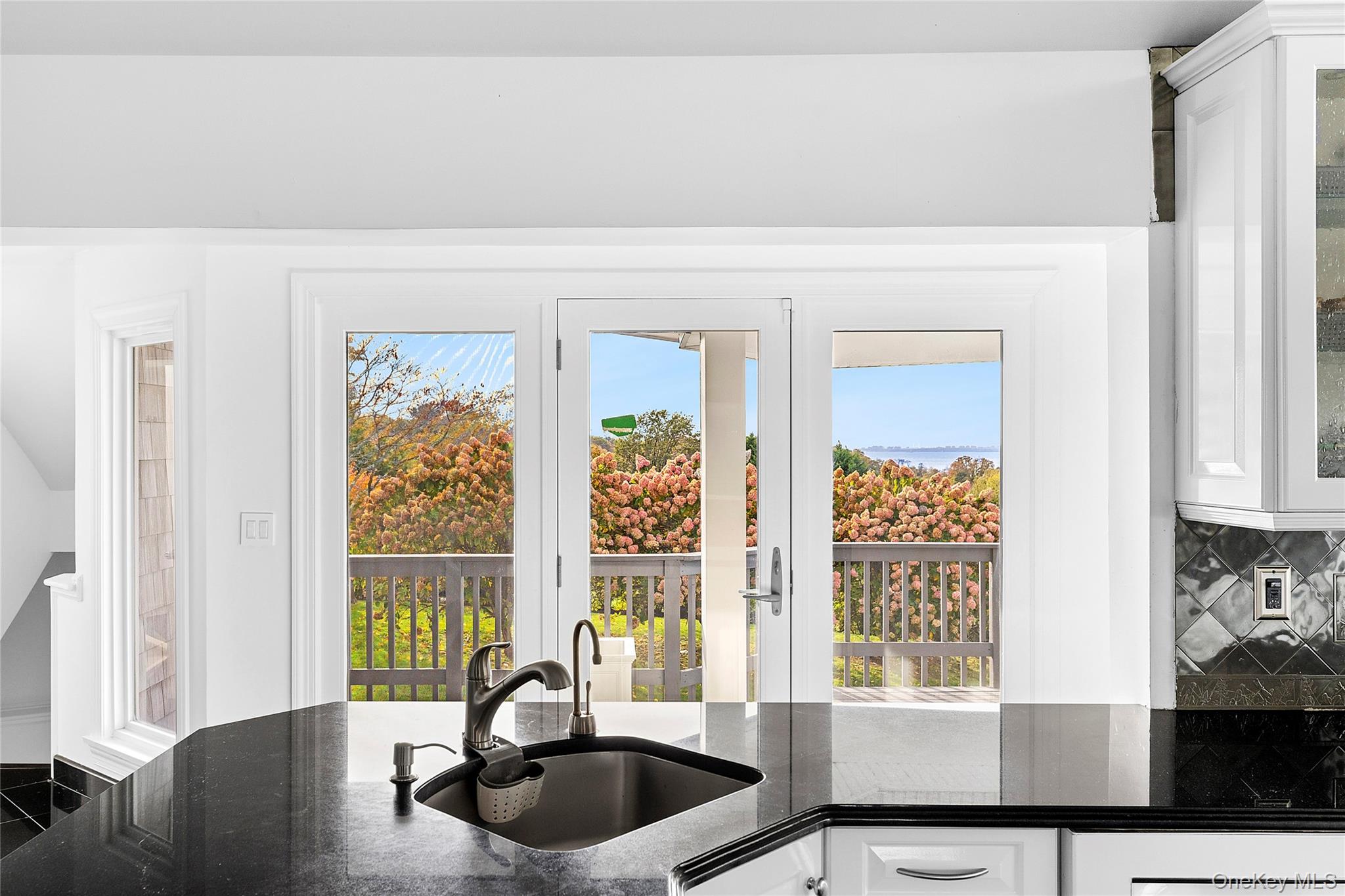 8 September Lane, Glen Cove, NY 11542