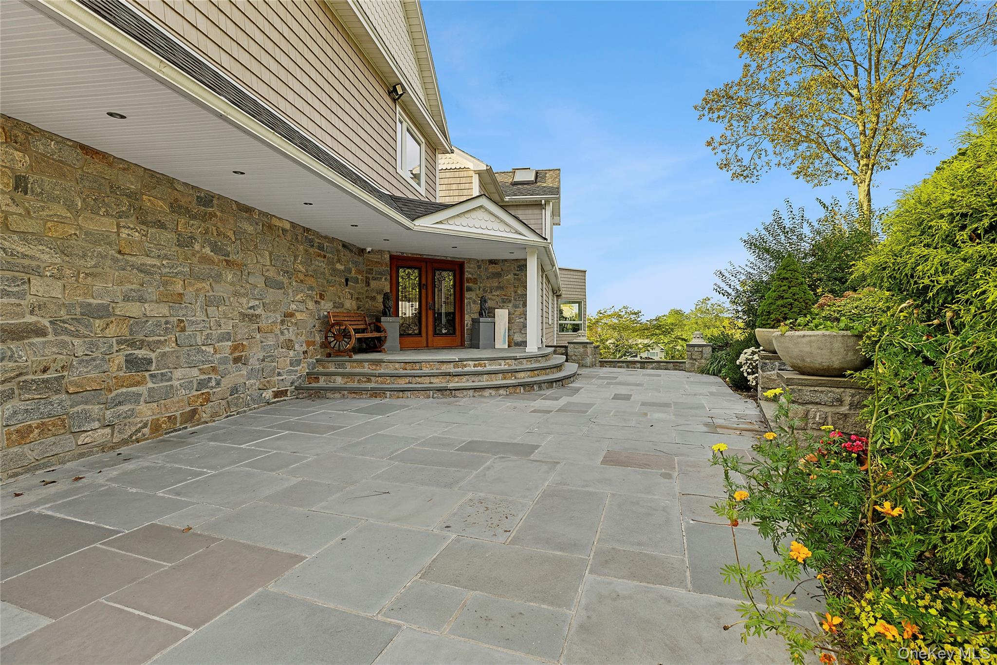 8 September Lane, Glen Cove, NY 11542