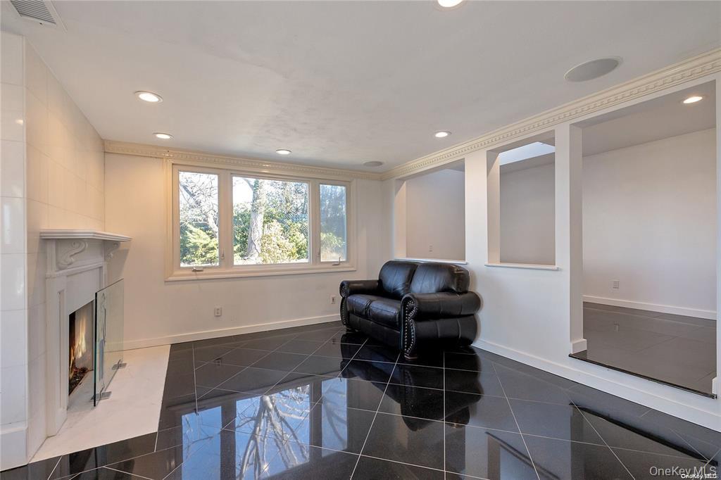 8 September Lane, Glen Cove, NY 11542