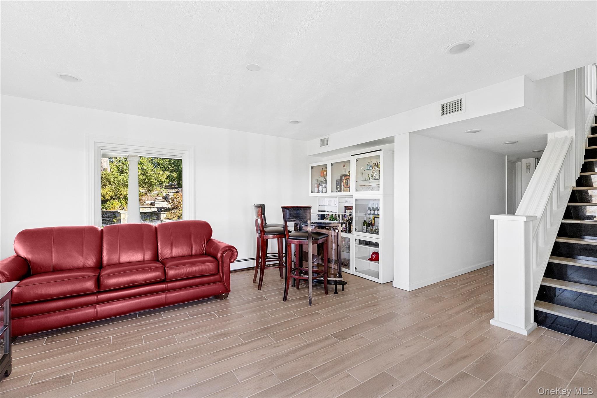 8 September Lane, Glen Cove, NY 11542