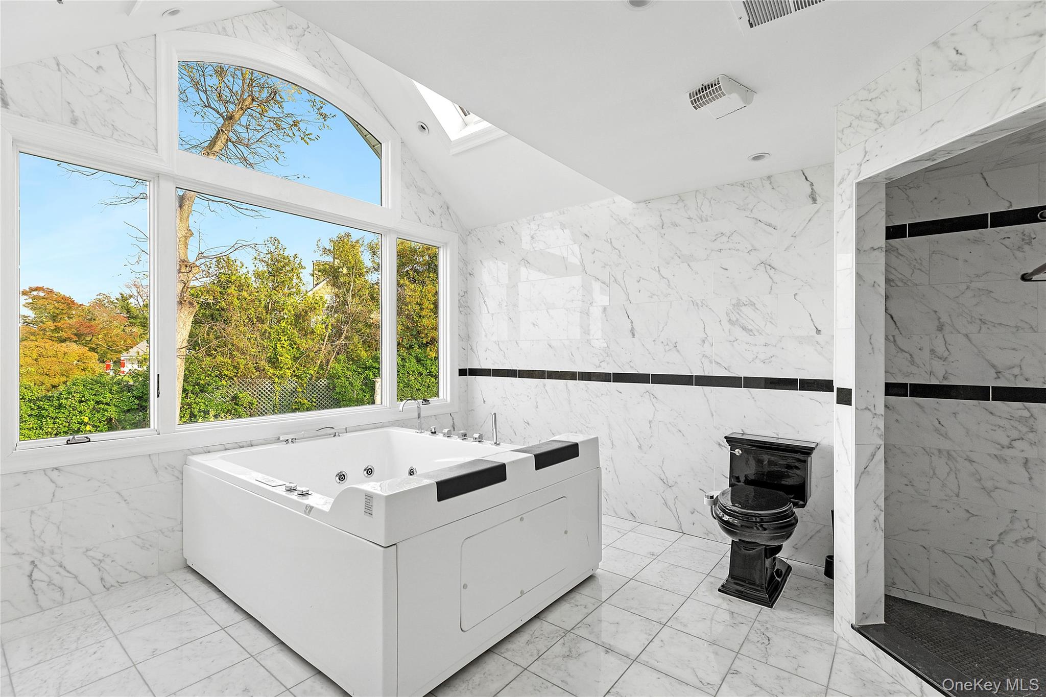 8 September Lane, Glen Cove, NY 11542