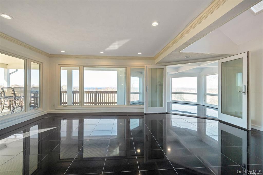 8 September Lane, Glen Cove, NY 11542