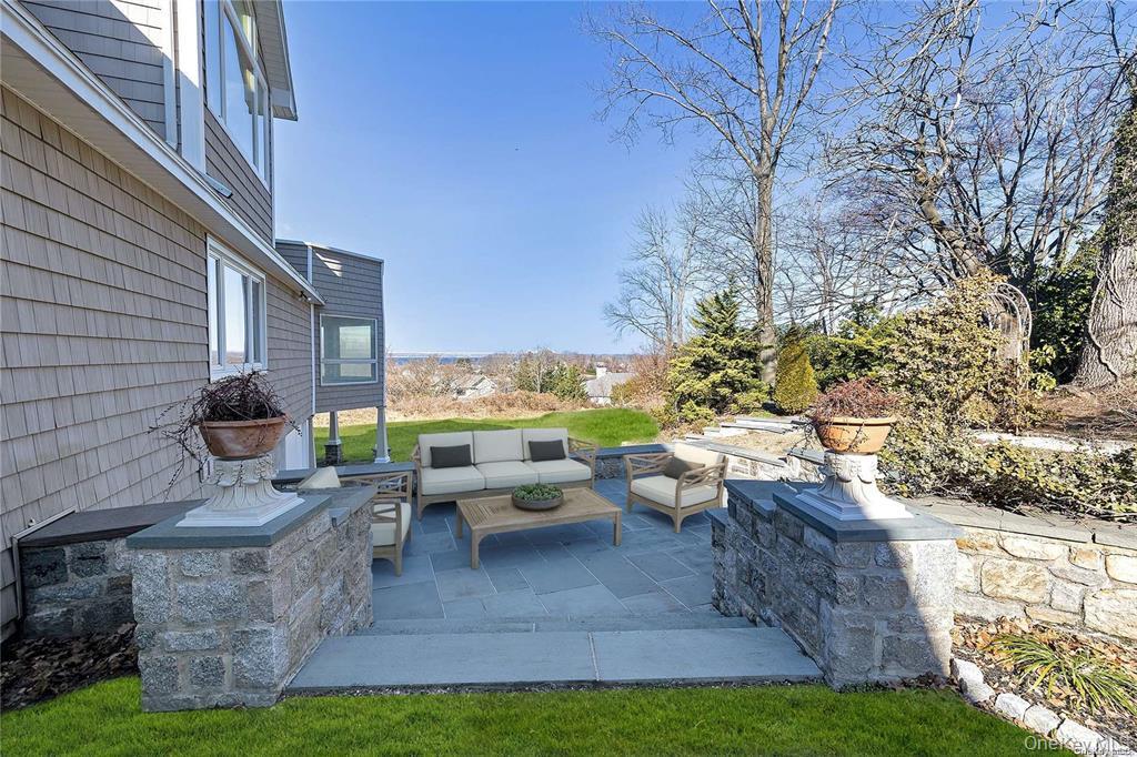 8 September Lane, Glen Cove, NY 11542