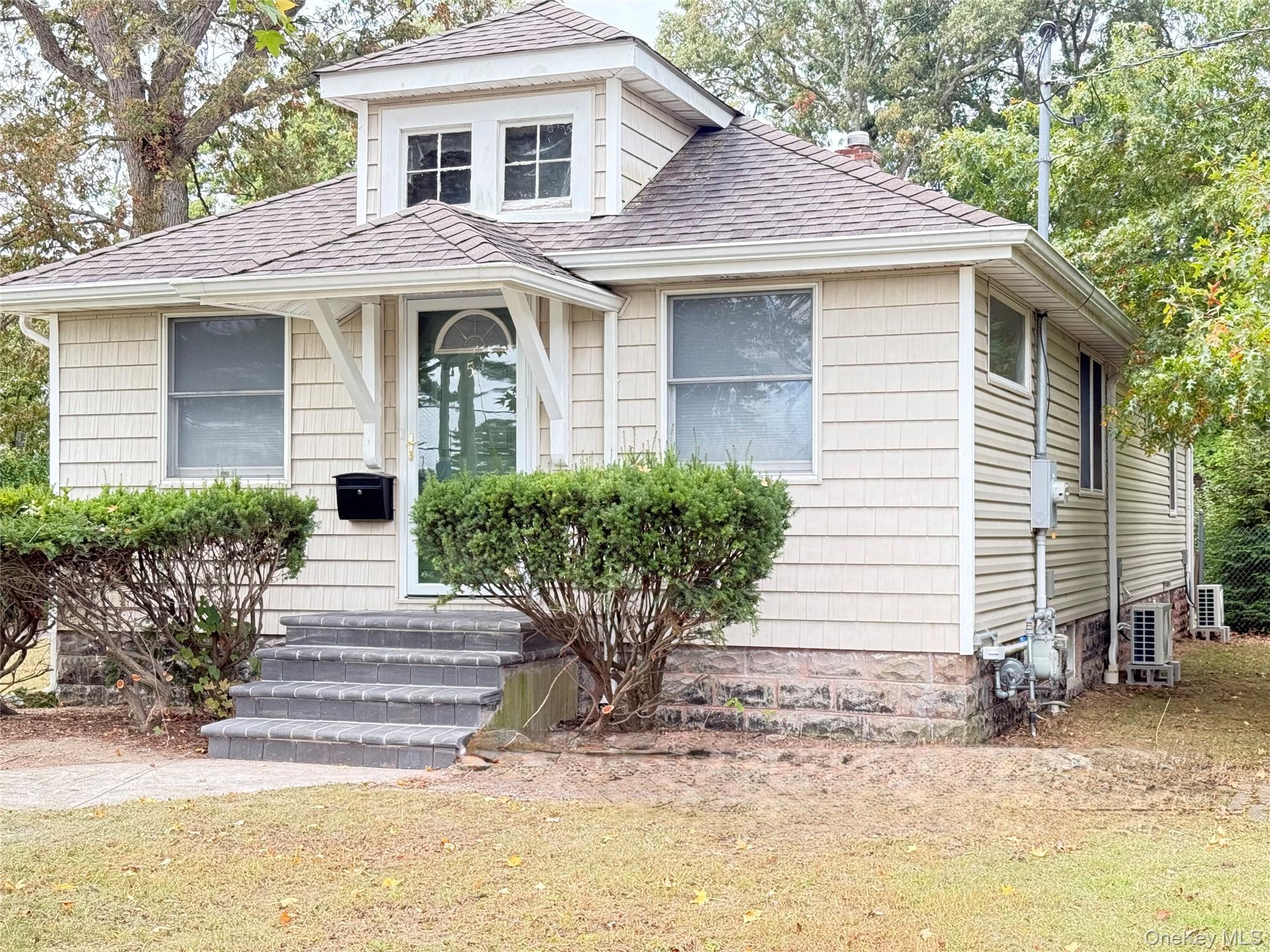 56 Heisser Lane, Farmingdale, NY 11735