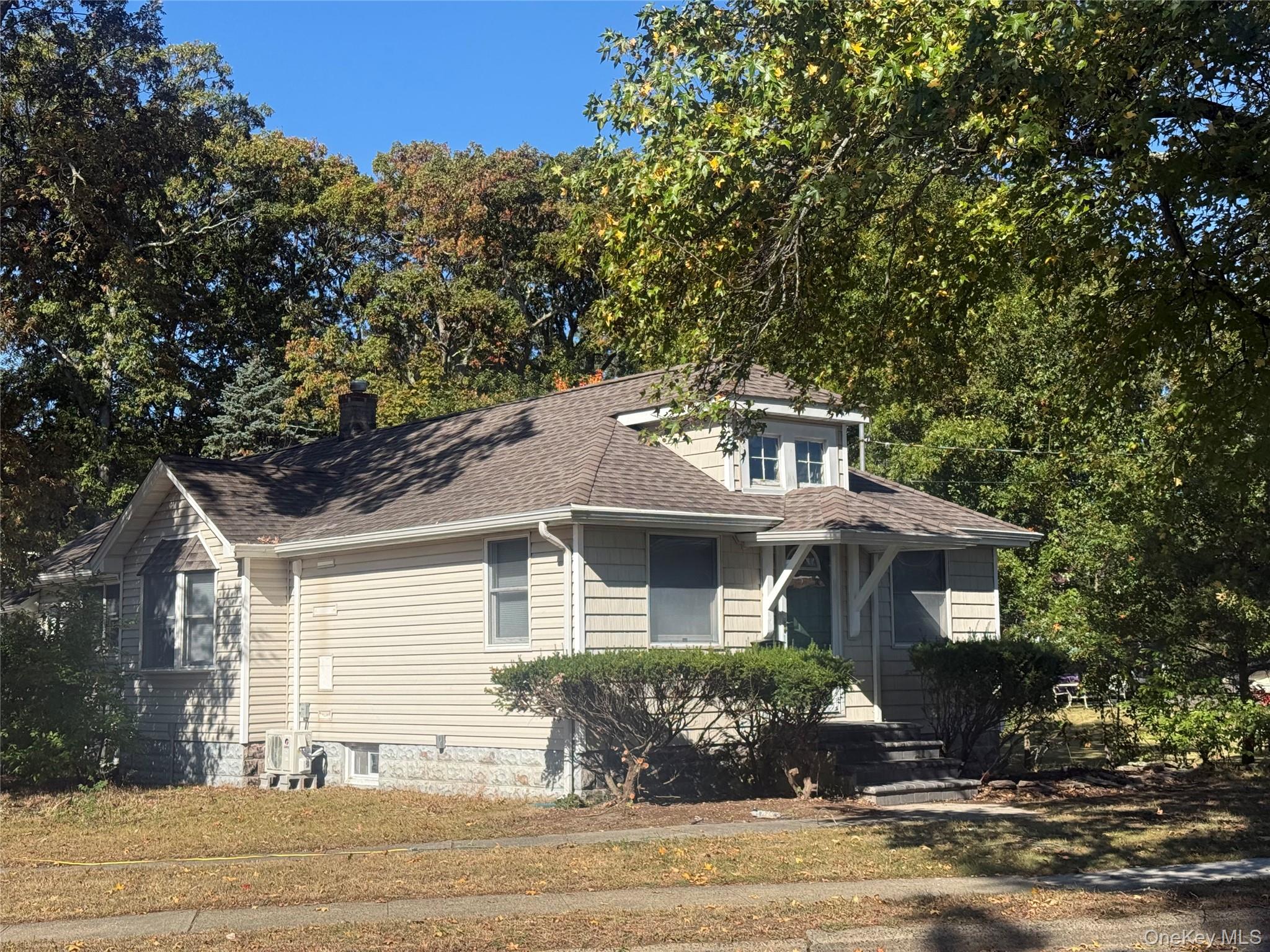 56 Heisser Lane, Farmingdale, NY 11735