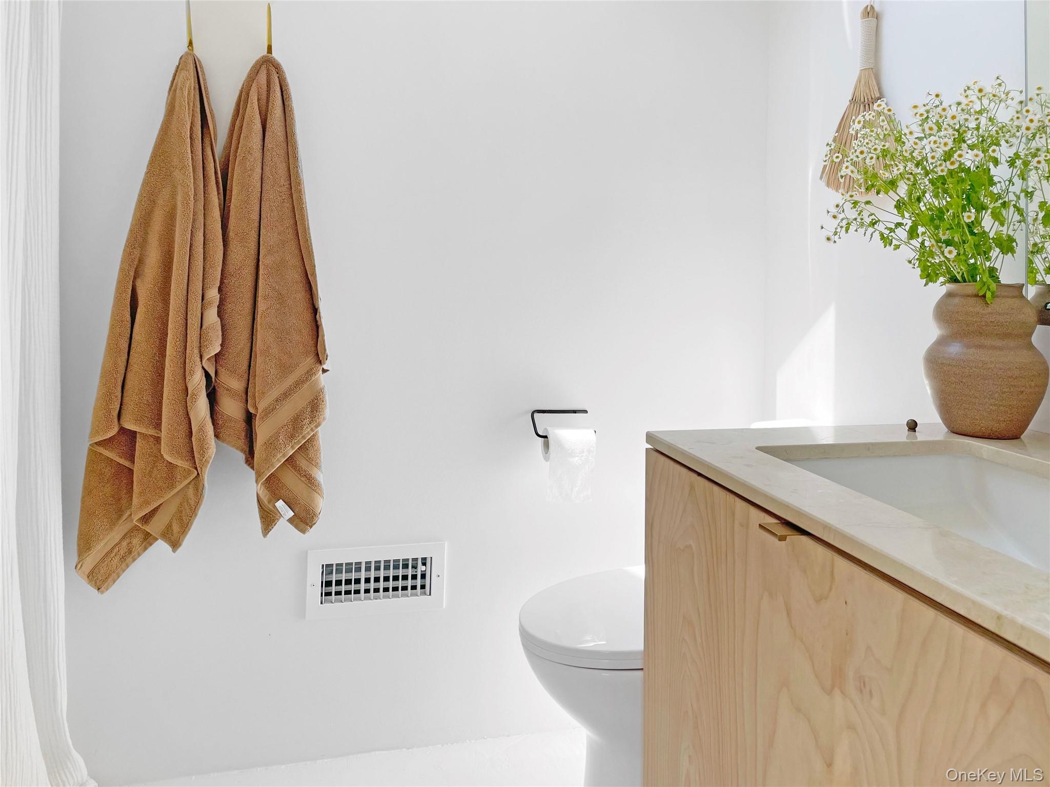 13 Tarkettle Road, Shelter Island, NY 11964