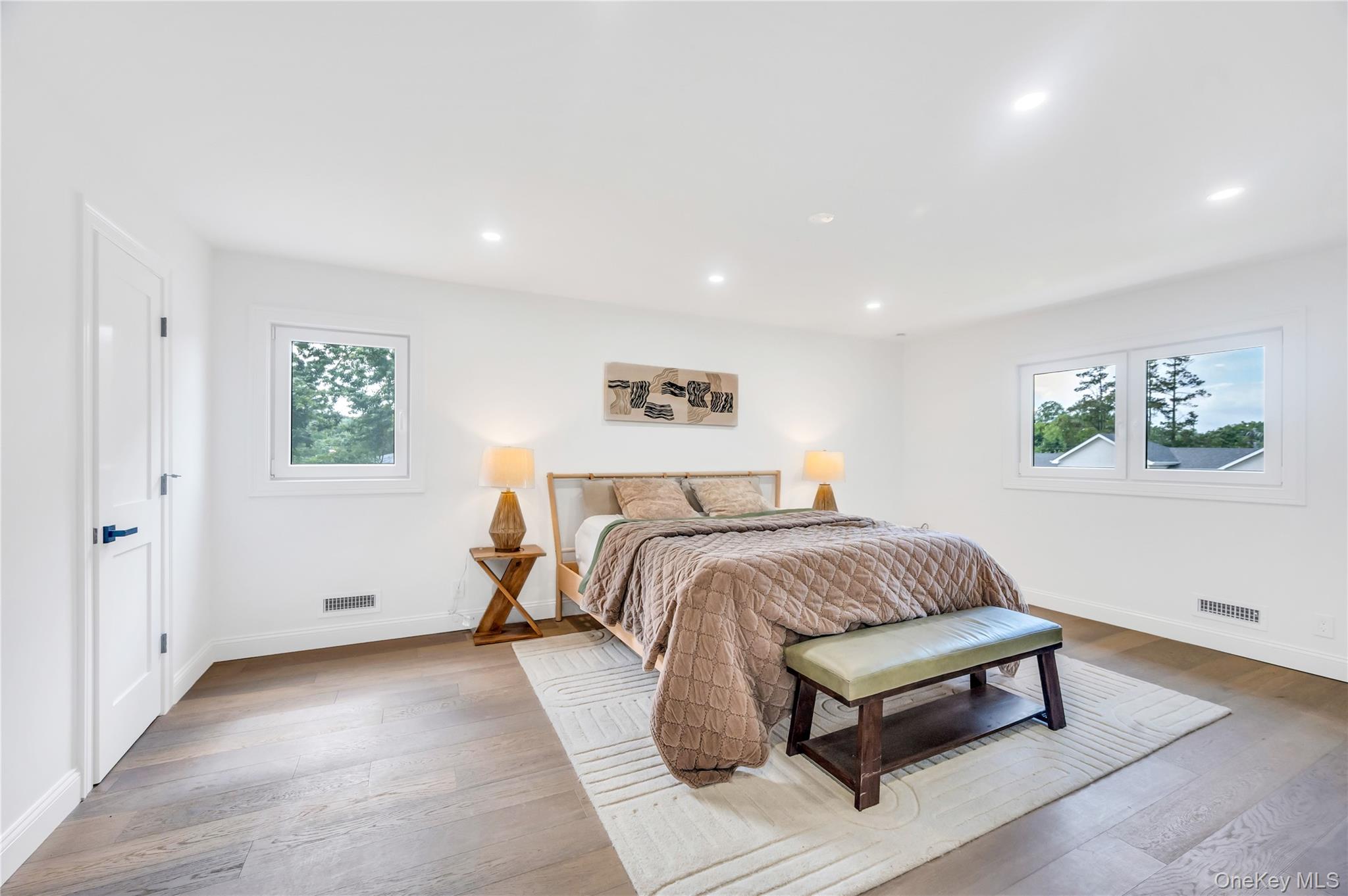 14 Lakeville Drive, East Hills, NY 11576