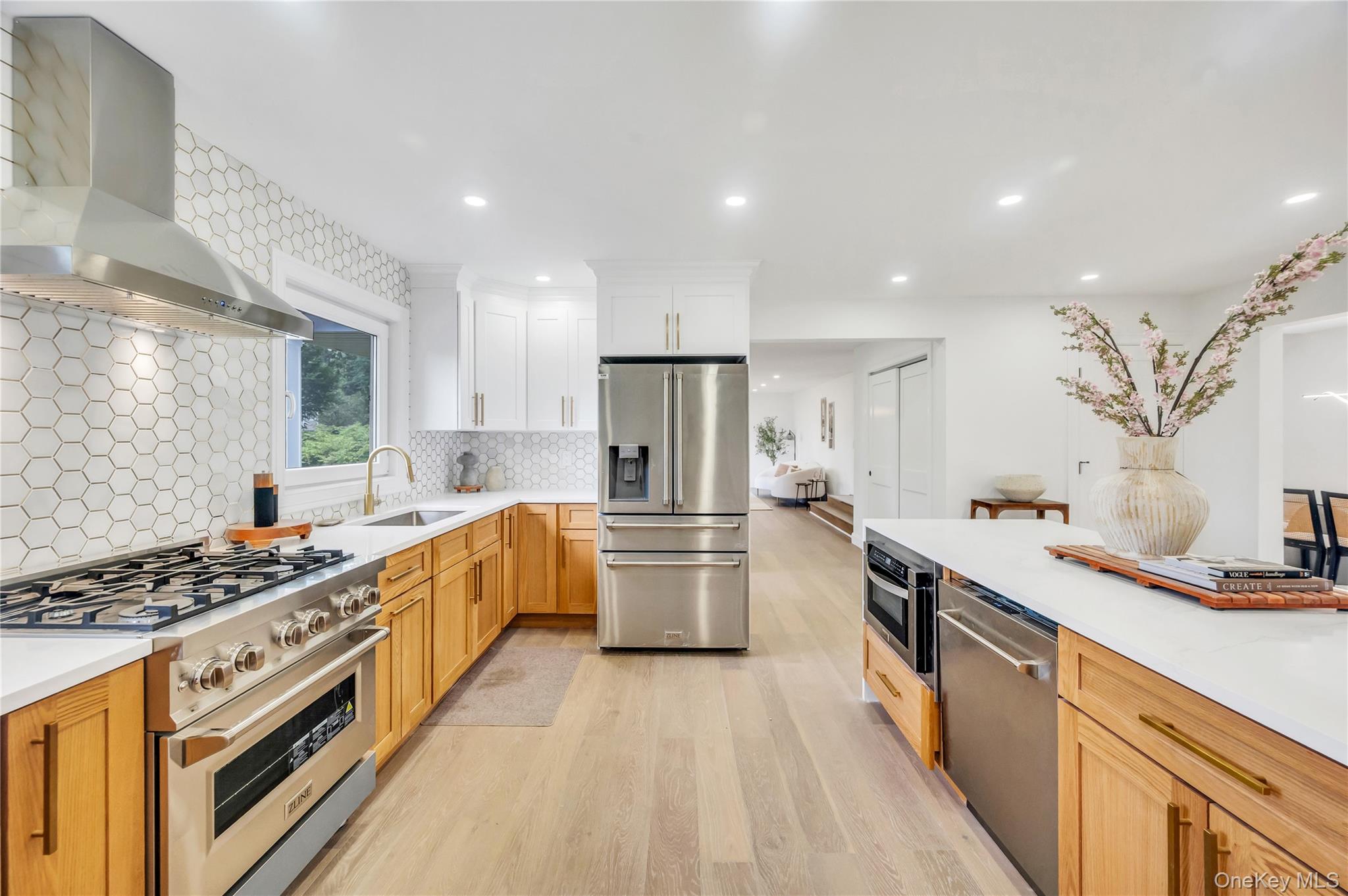 14 Lakeville Drive, East Hills, NY 11576