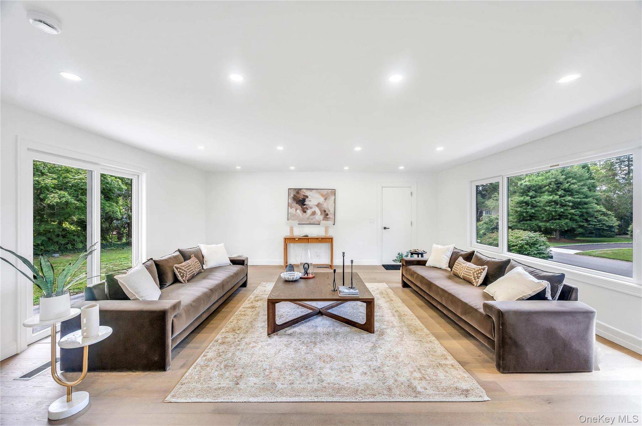 14 Lakeville Drive, East Hills, NY 11576