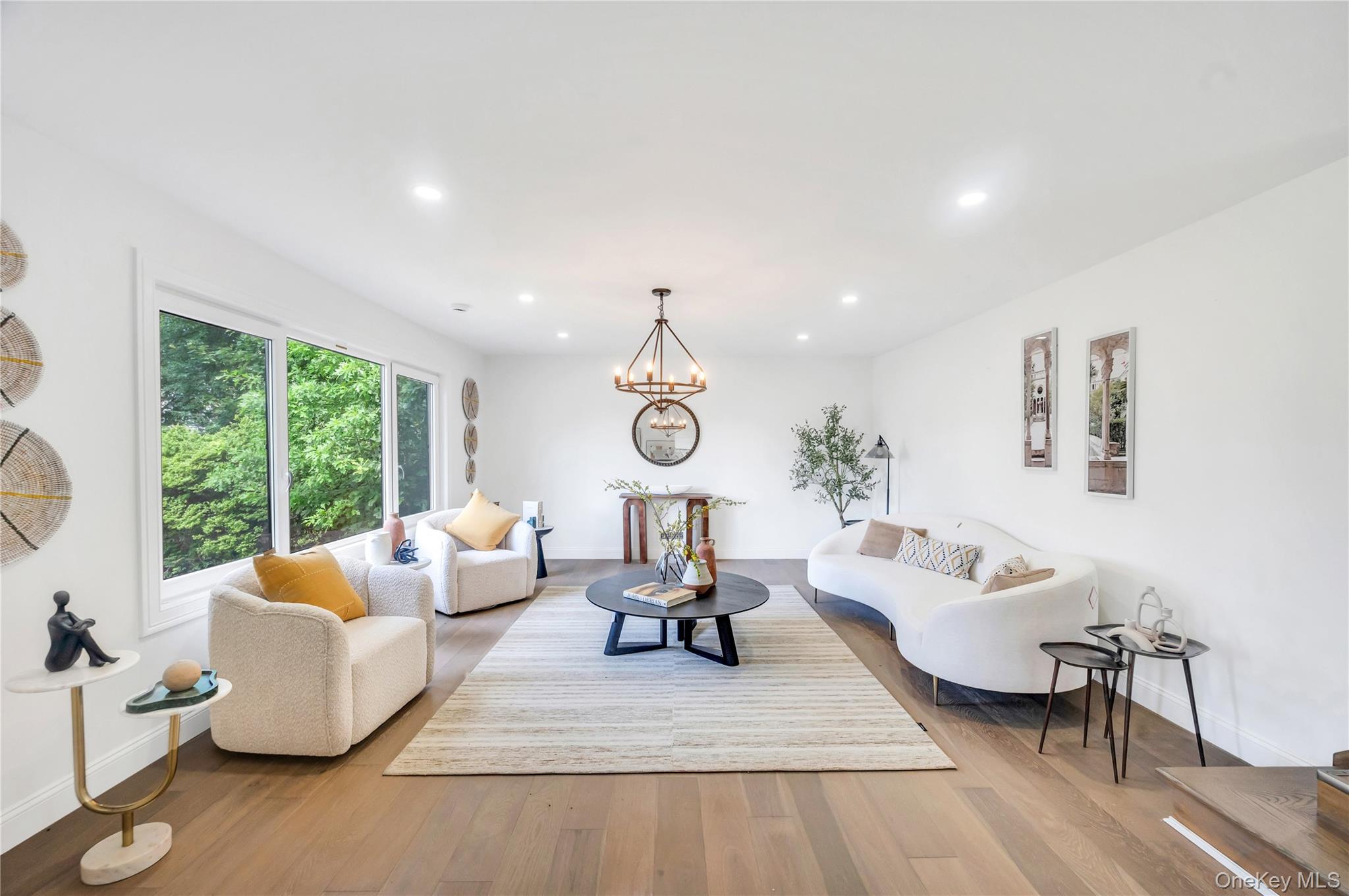 14 Lakeville Drive, East Hills, NY 11576