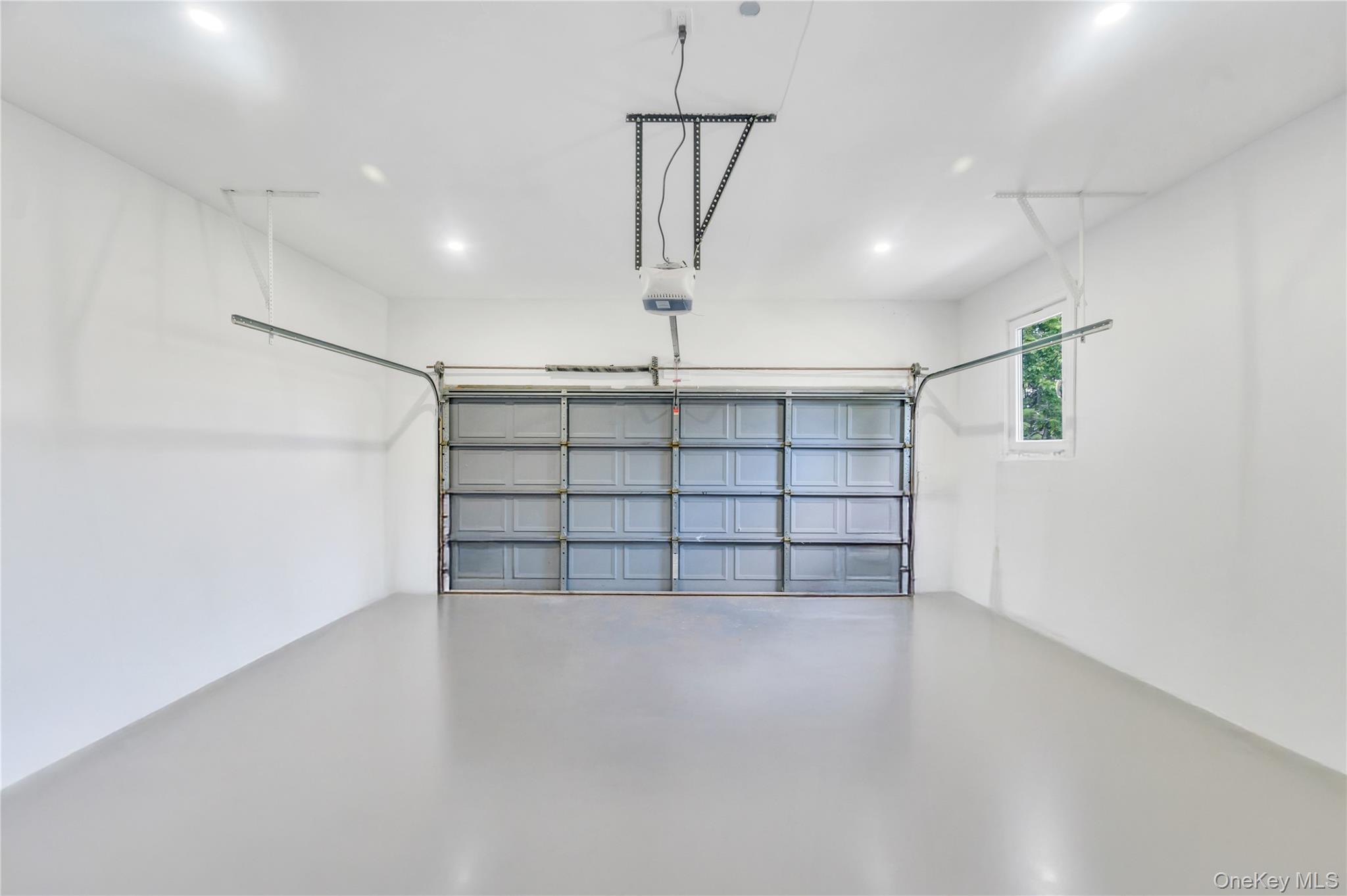 14 Lakeville Drive, East Hills, NY 11576