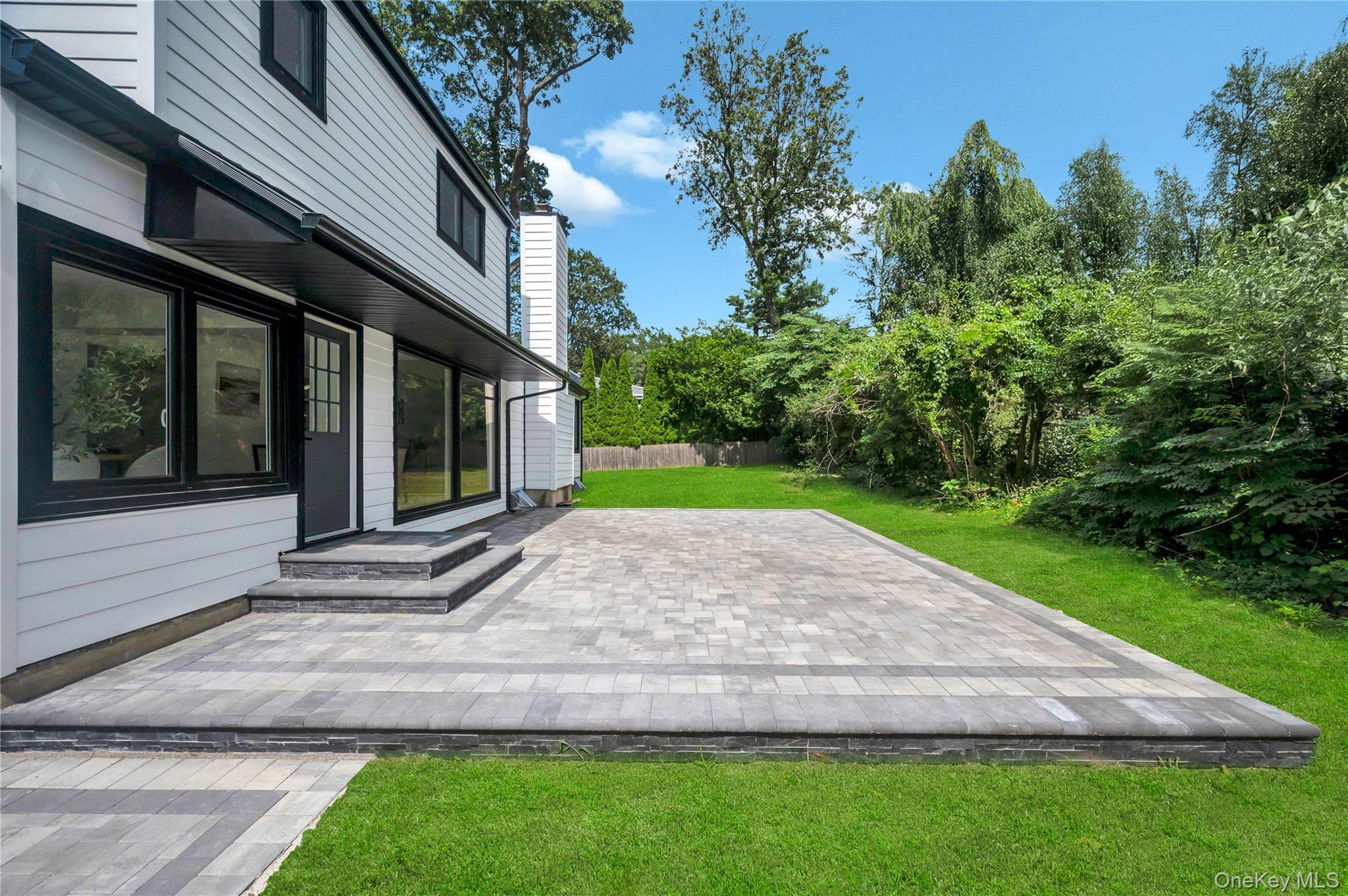 14 Lakeville Drive, East Hills, NY 11576