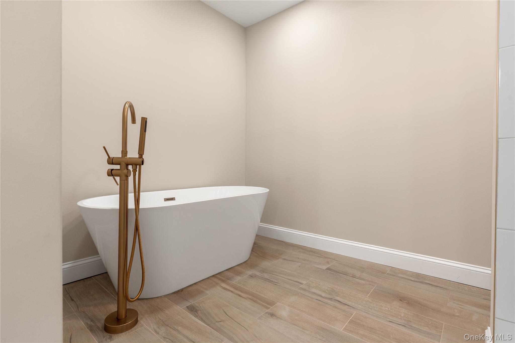 4 Pine Street, Huntington, NY 11743