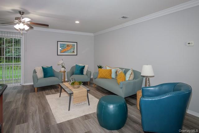 172 Overlook Drive # 172, Farmingville, NY 11738