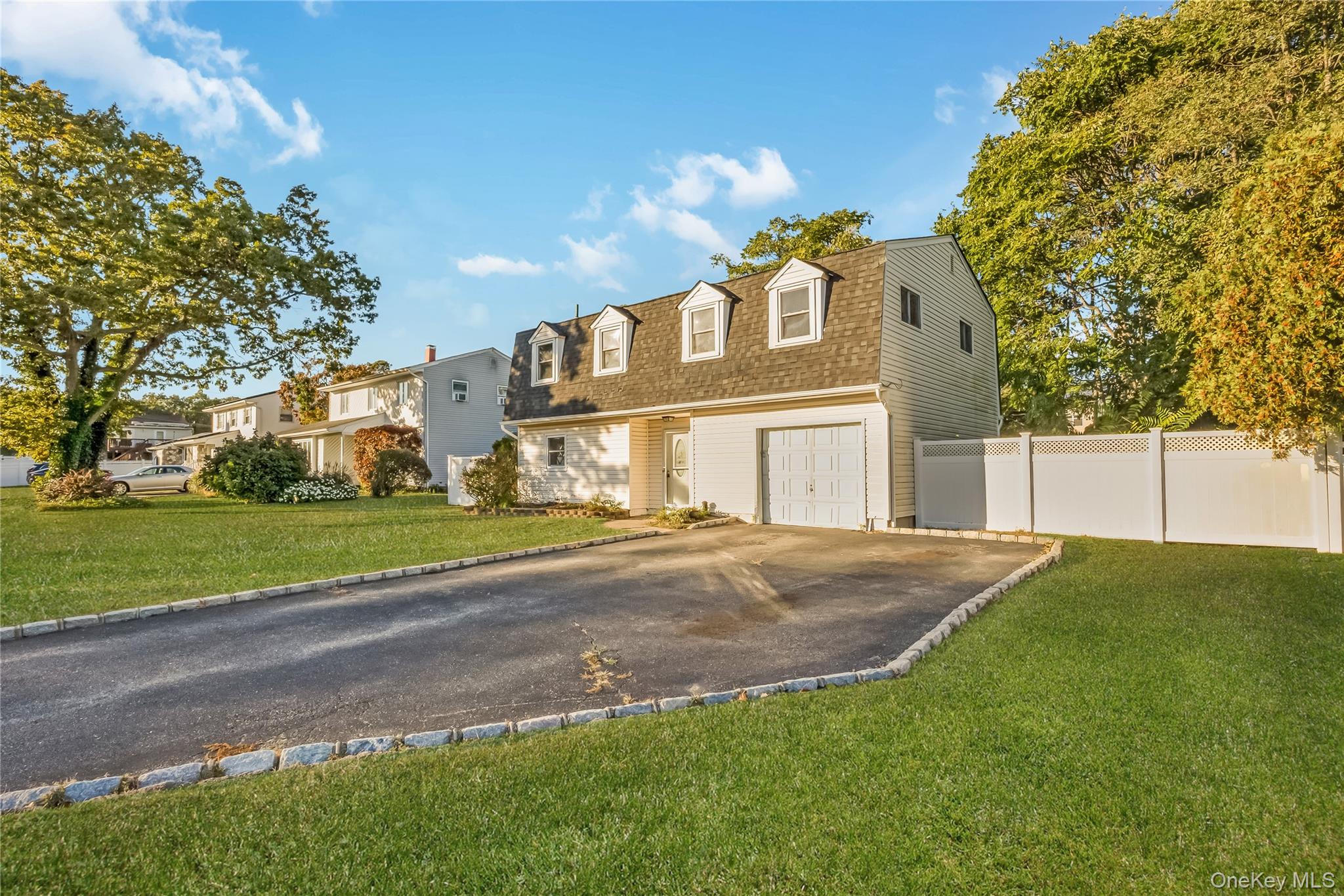 209 Cirrus Road, Holbrook, NY 11741