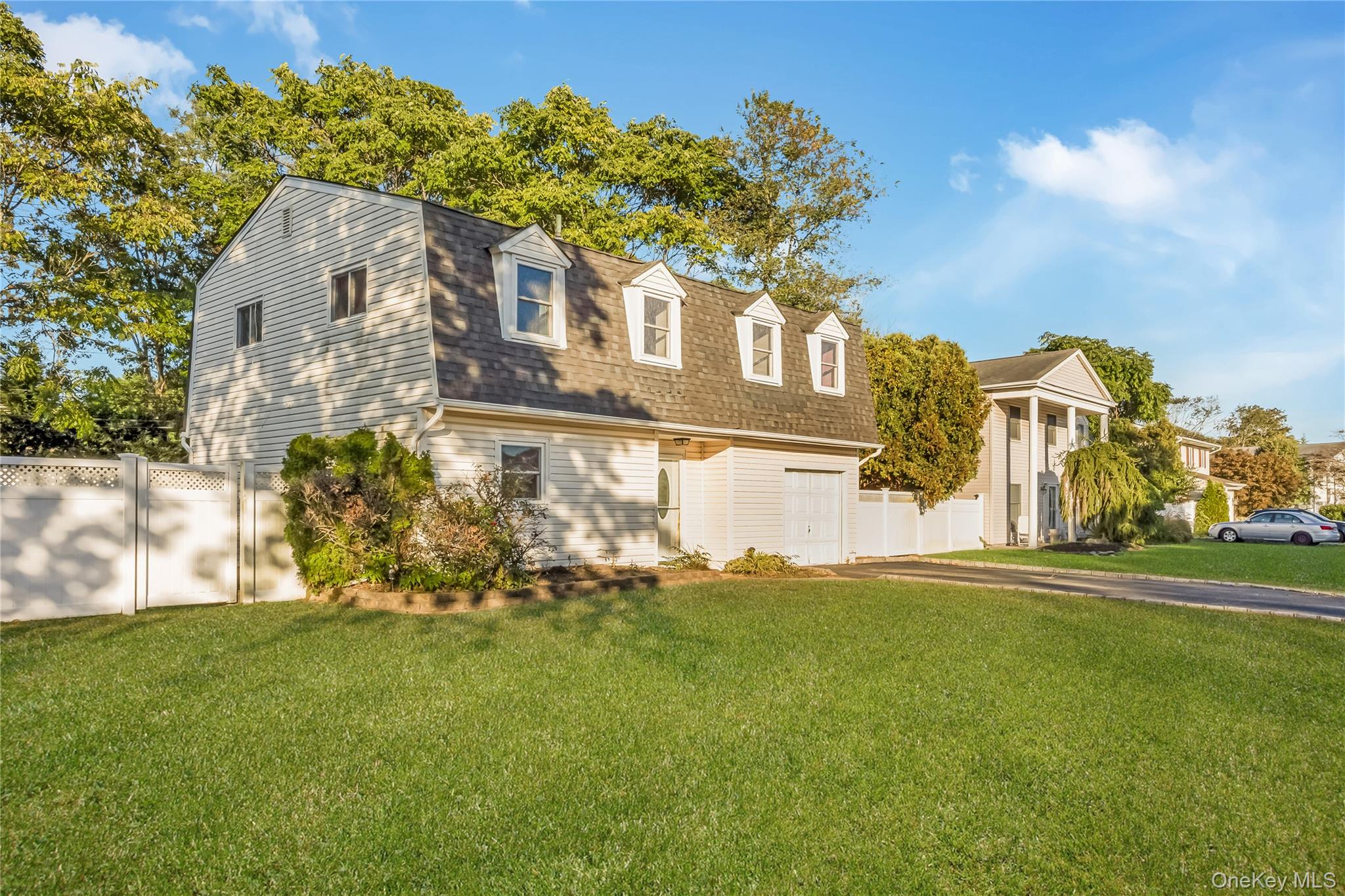 209 Cirrus Road, Holbrook, NY 11741