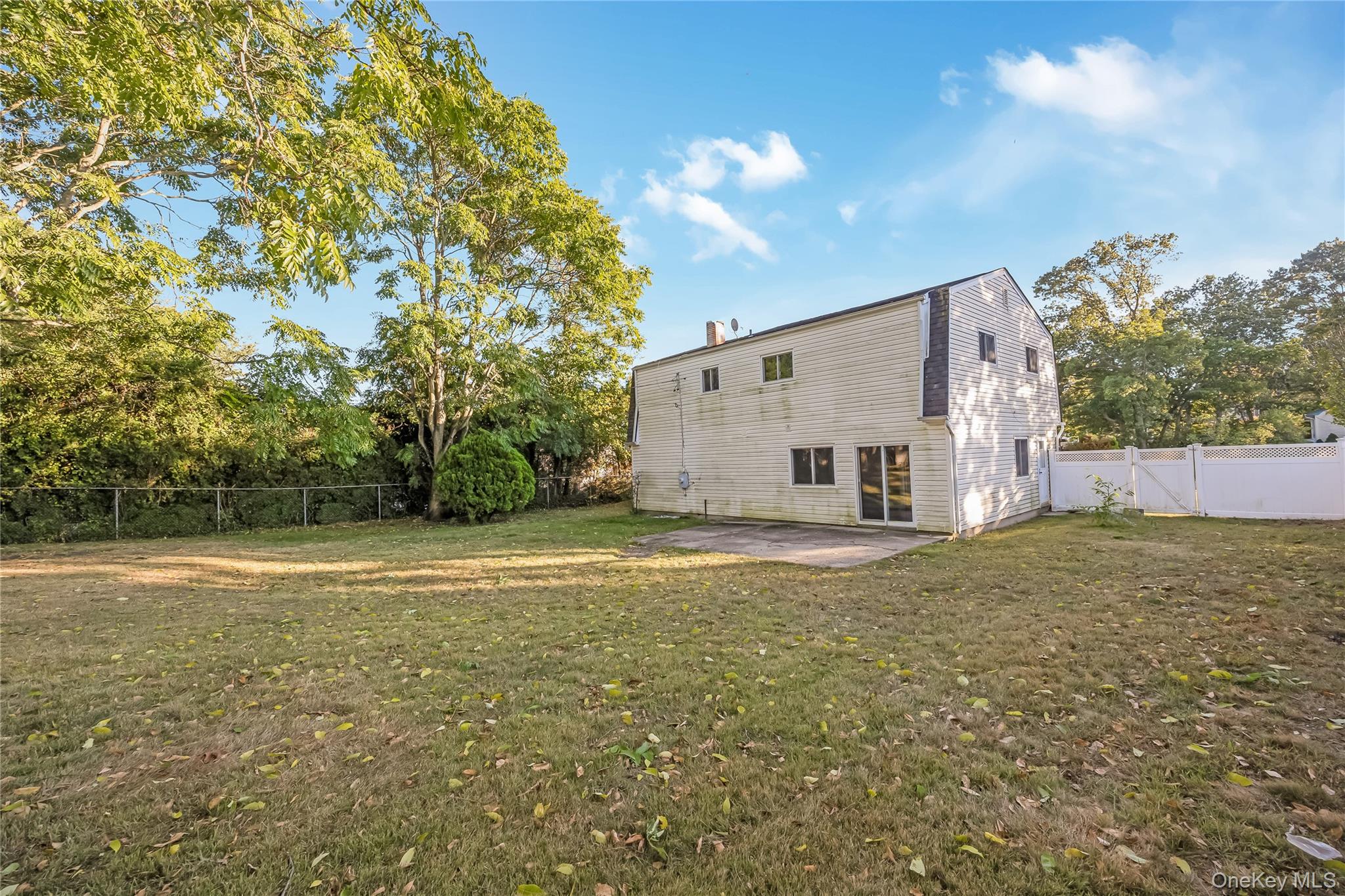 209 Cirrus Road, Holbrook, NY 11741