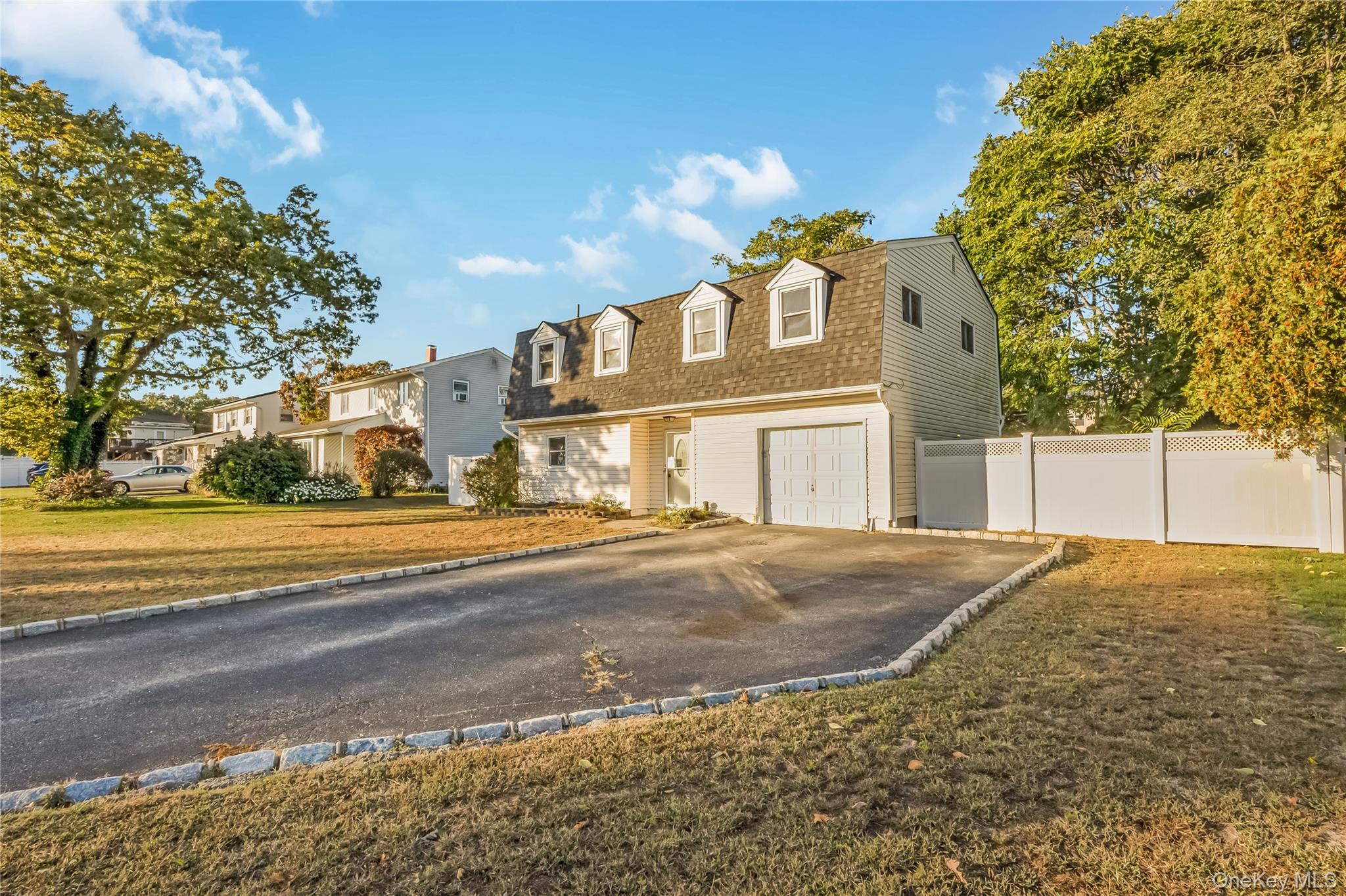 209 Cirrus Road, Holbrook, NY 11741