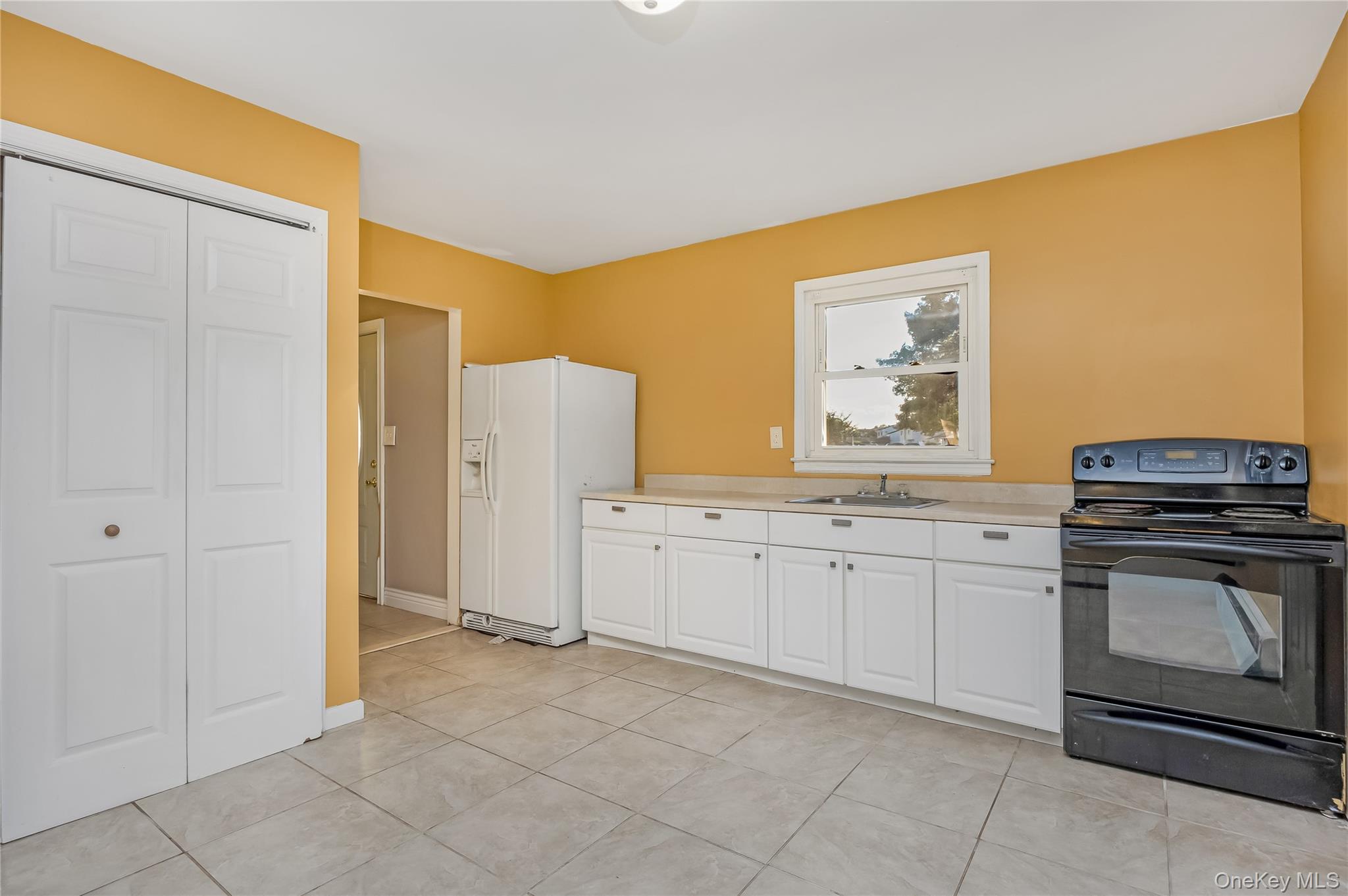 209 Cirrus Road, Holbrook, NY 11741