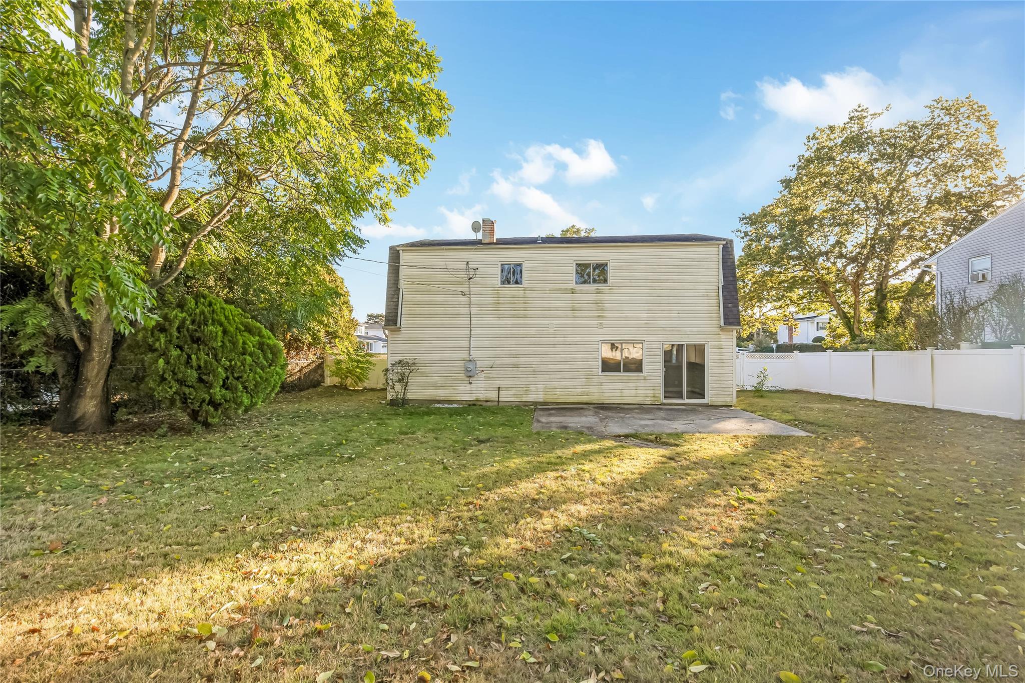 209 Cirrus Road, Holbrook, NY 11741