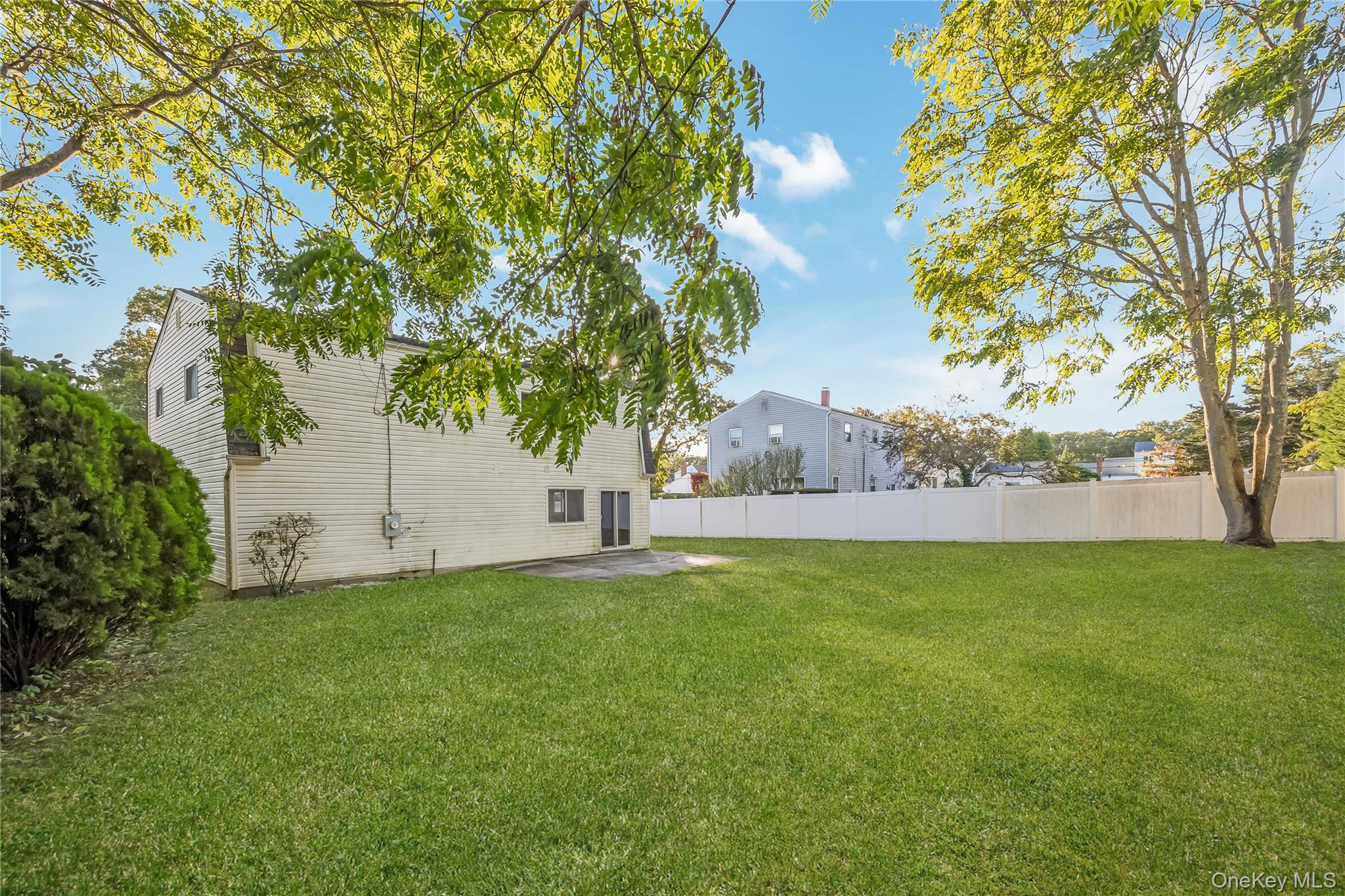 209 Cirrus Road, Holbrook, NY 11741