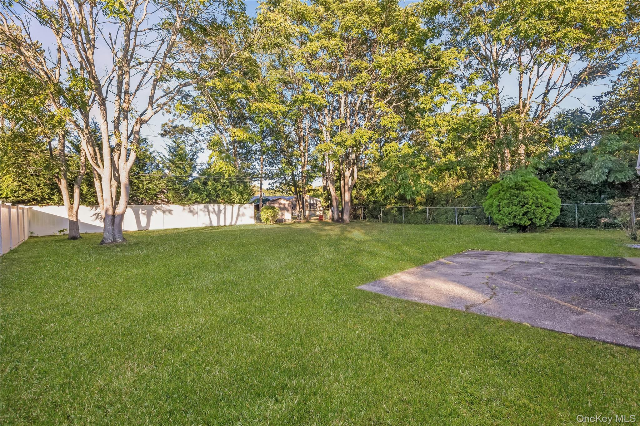 209 Cirrus Road, Holbrook, NY 11741