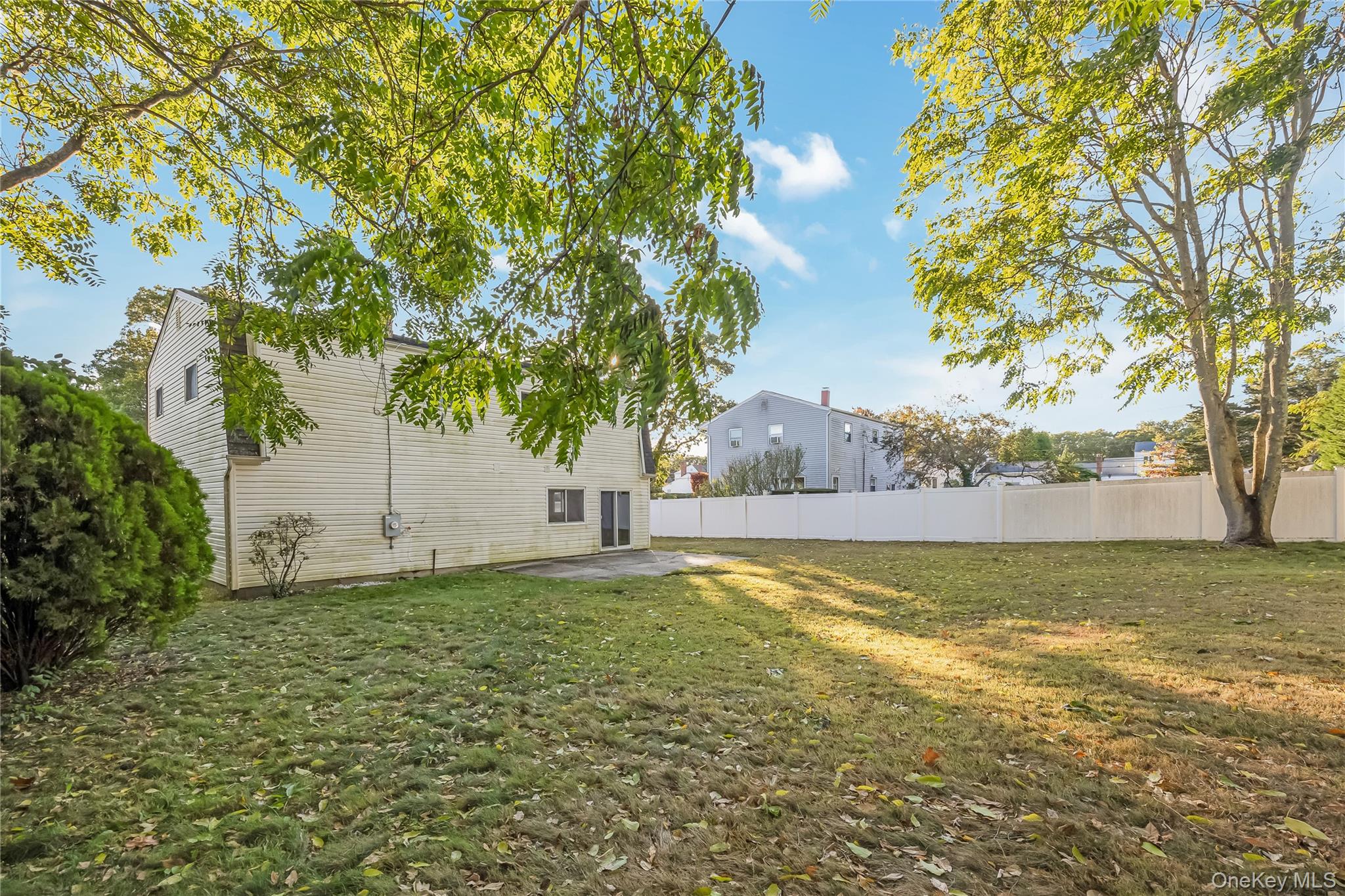 209 Cirrus Road, Holbrook, NY 11741