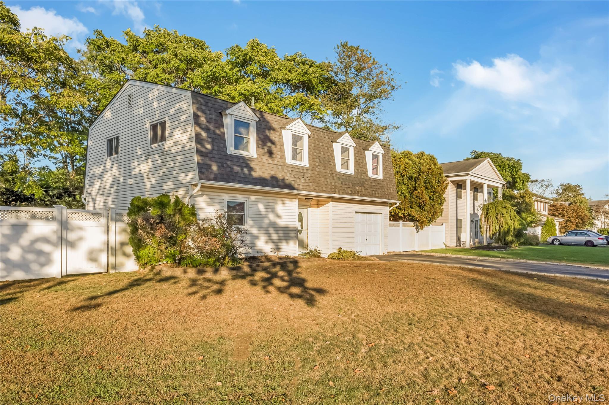 209 Cirrus Road, Holbrook, NY 11741