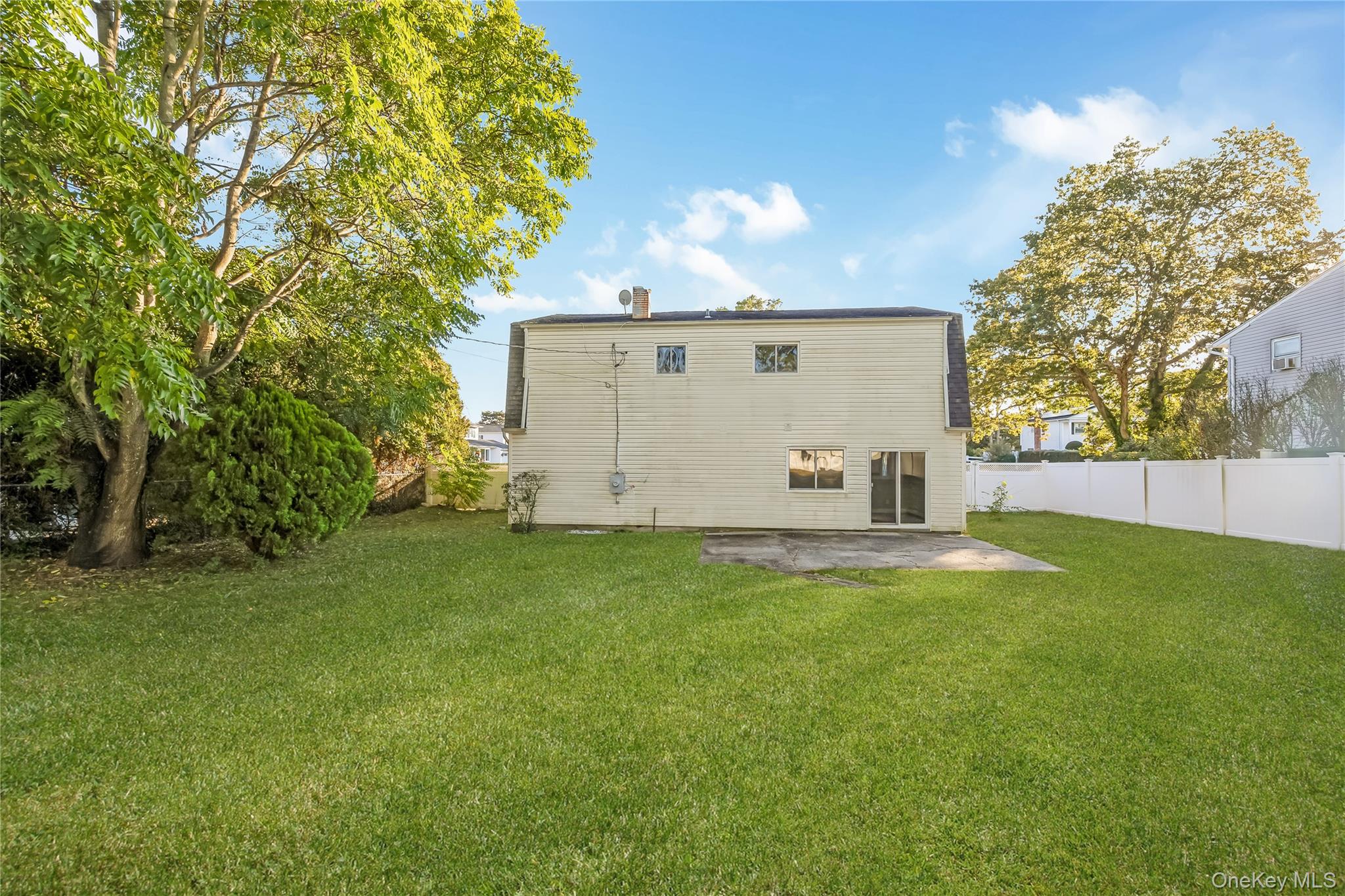 209 Cirrus Road, Holbrook, NY 11741