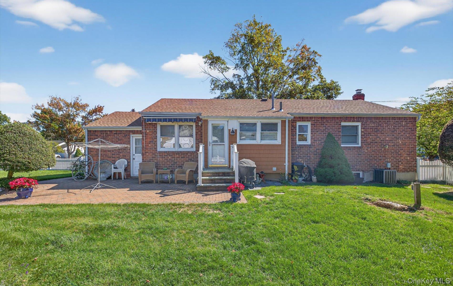 1 Marlowe Place, Greenlawn, NY 11740