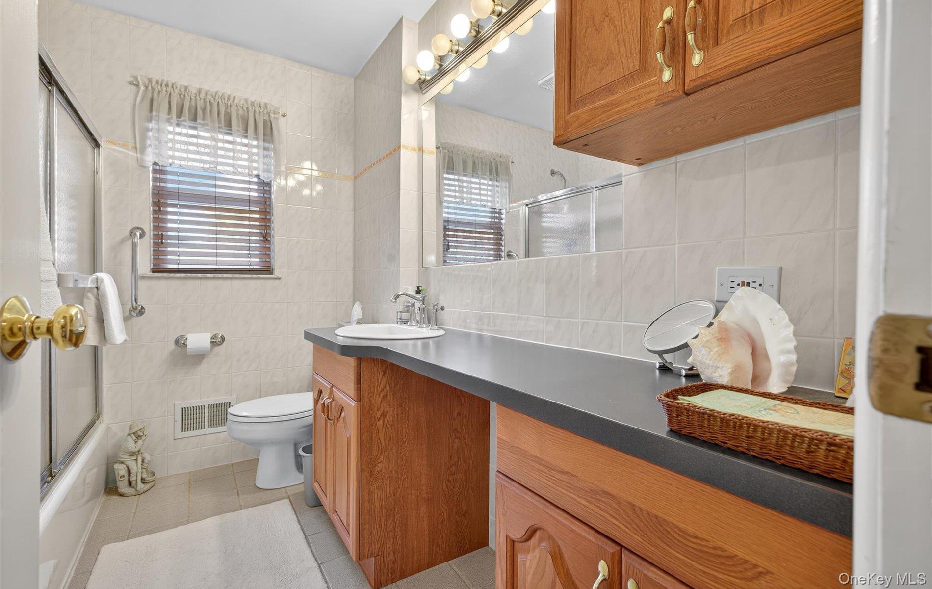 1 Marlowe Place, Greenlawn, NY 11740