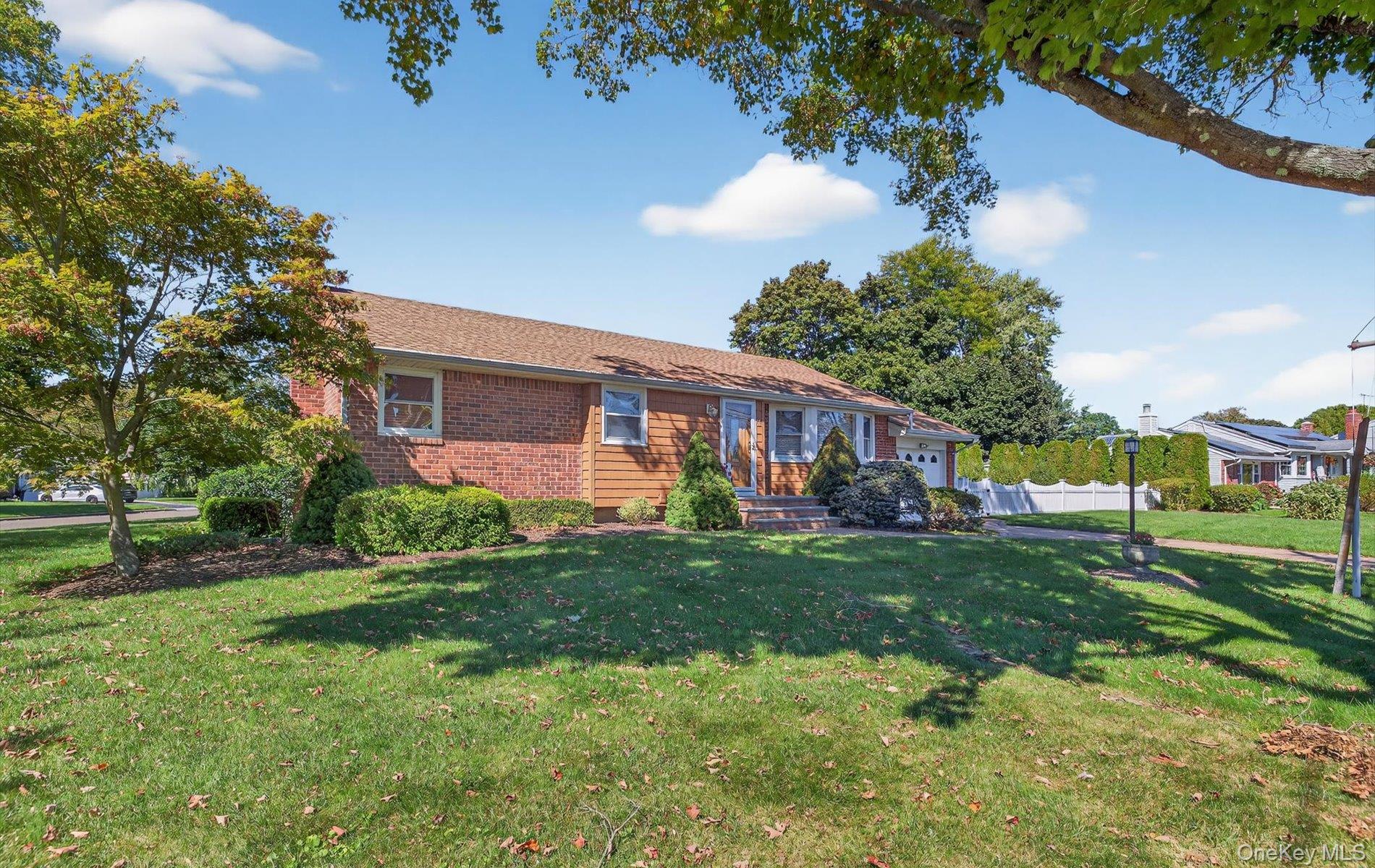 1 Marlowe Place, Greenlawn, NY 11740