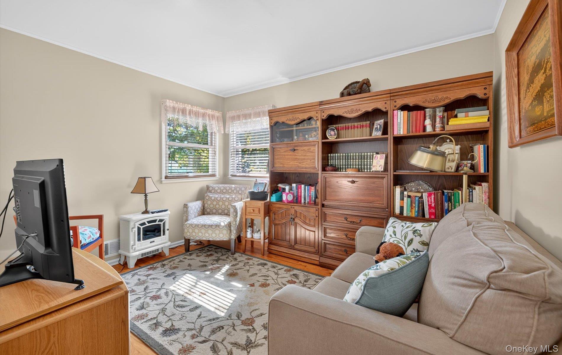 1 Marlowe Place, Greenlawn, NY 11740