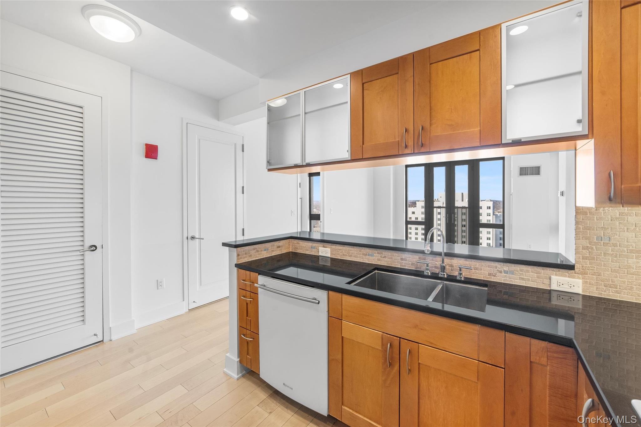 175 Huguenot Street # 2108, New Rochelle, NY 10801