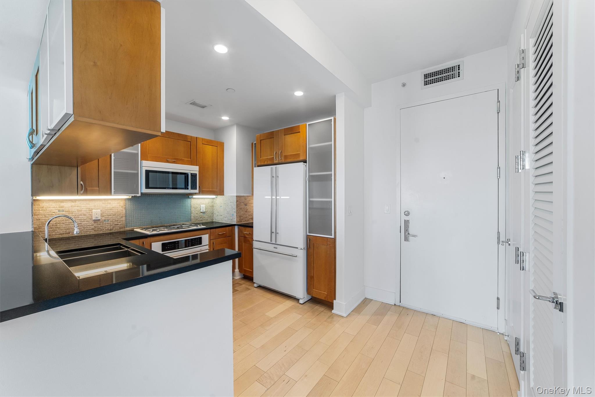 175 Huguenot Street # 2108, New Rochelle, NY 10801