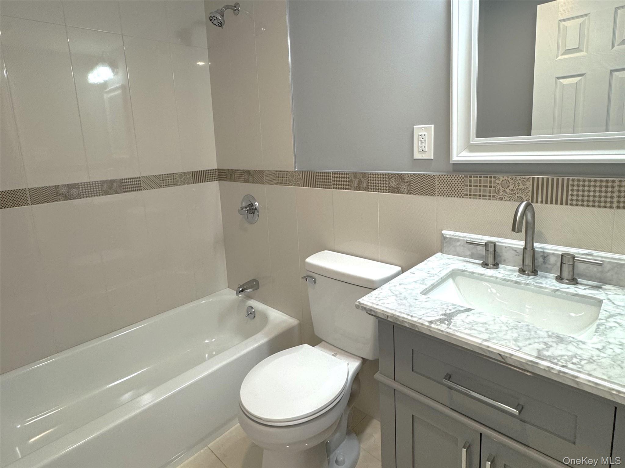 8 Lexington Court, Coram, NY 11727