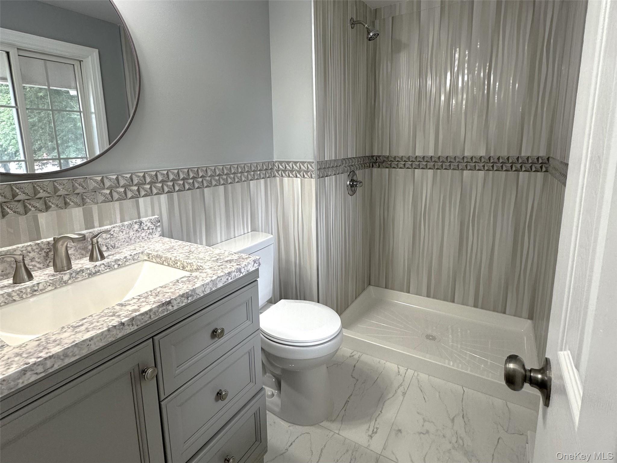 8 Lexington Court, Coram, NY 11727