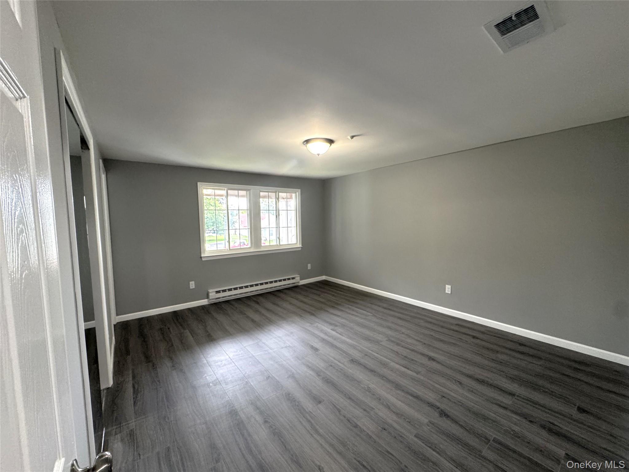 8 Lexington Court, Coram, NY 11727